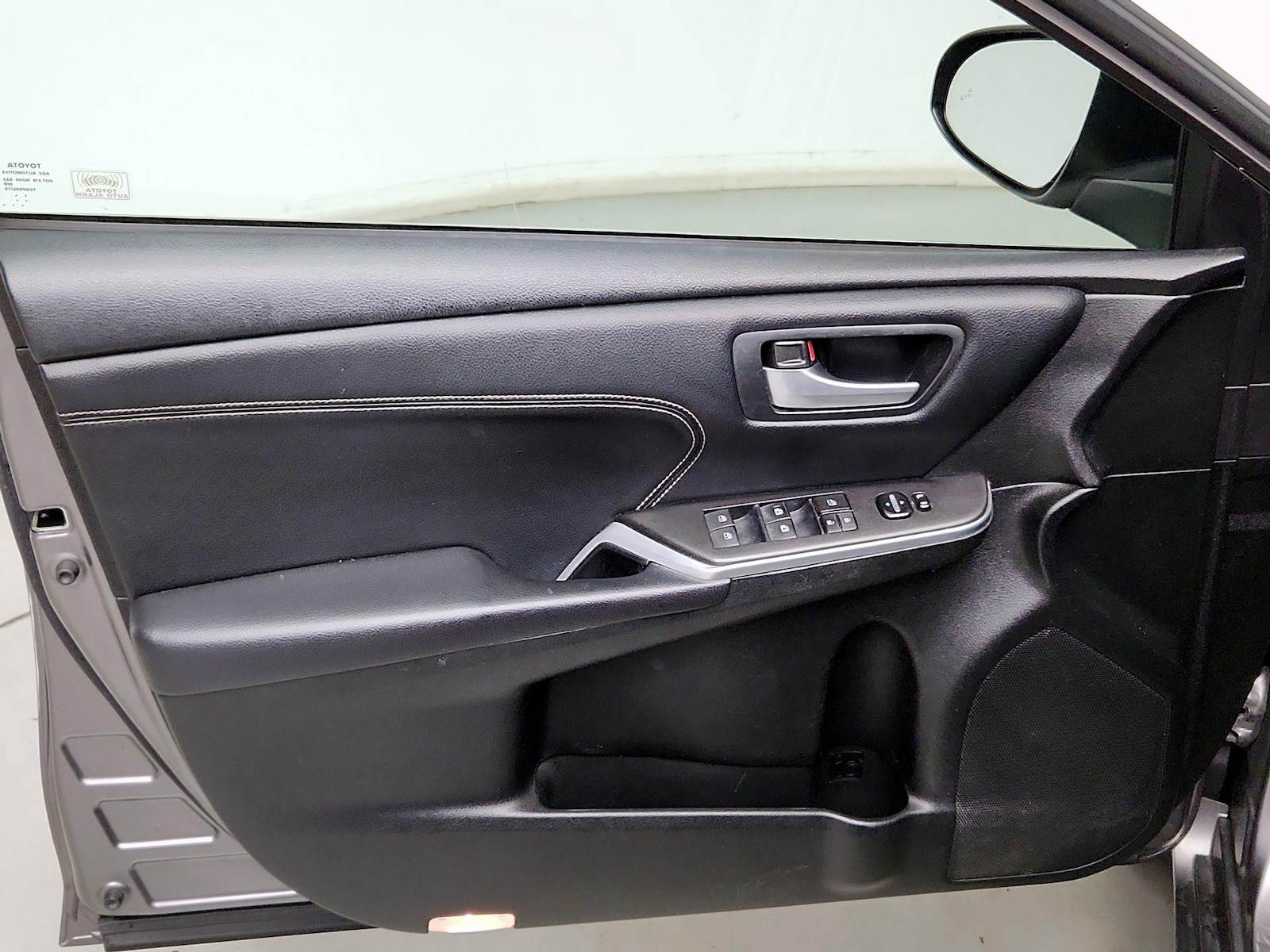 2017 Toyota Camry XLE - Photo 13
