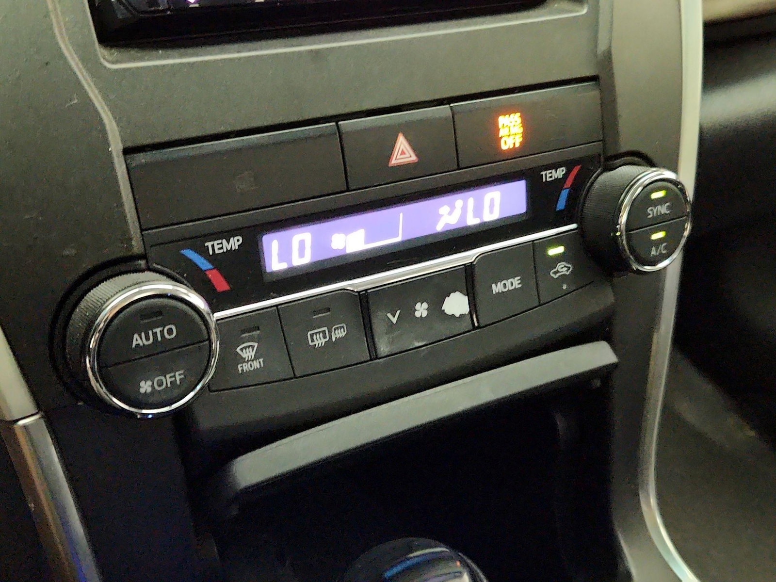 2017 Toyota Camry XLE - Photo 17