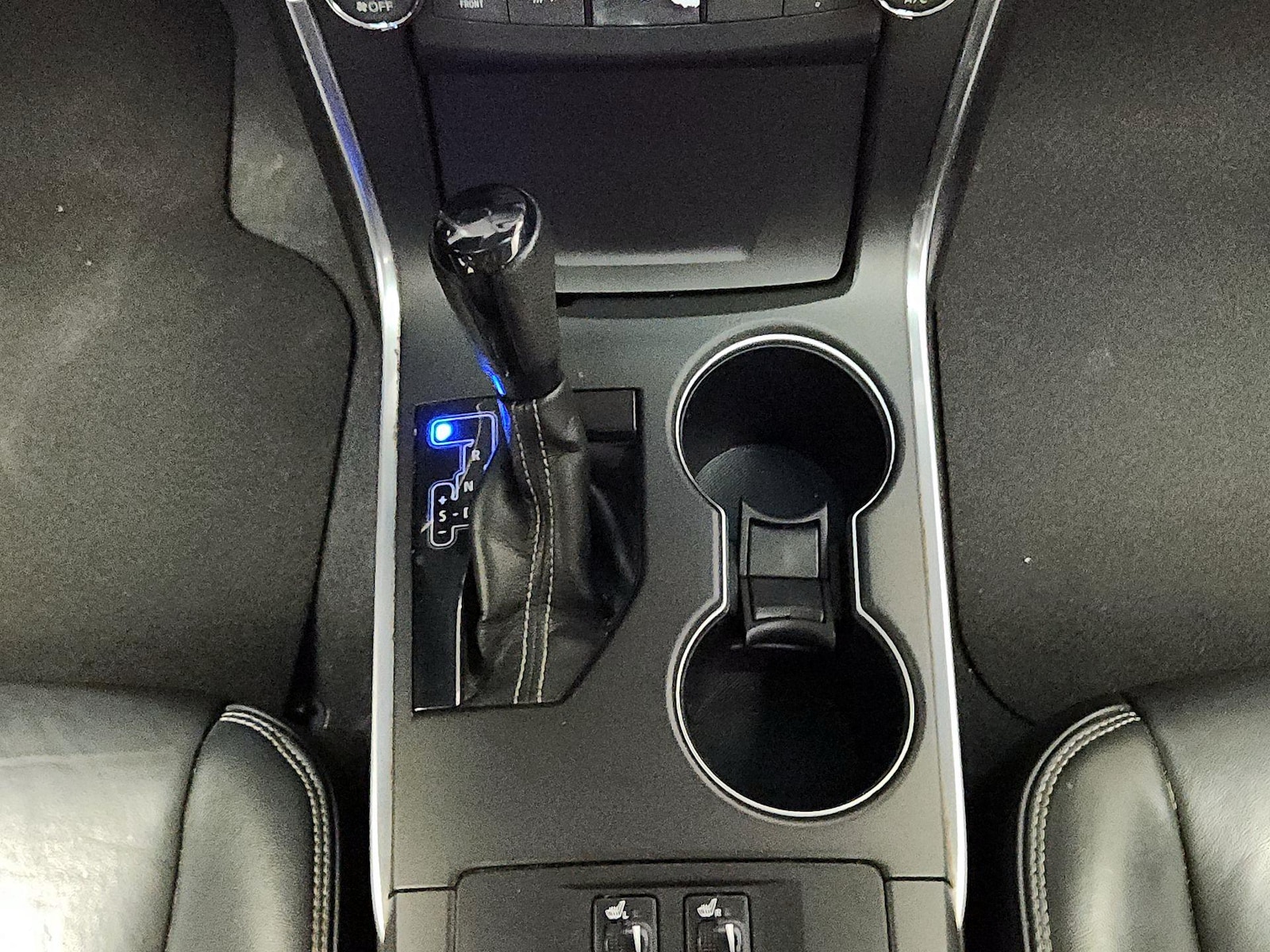 2017 Toyota Camry XLE - Photo 18