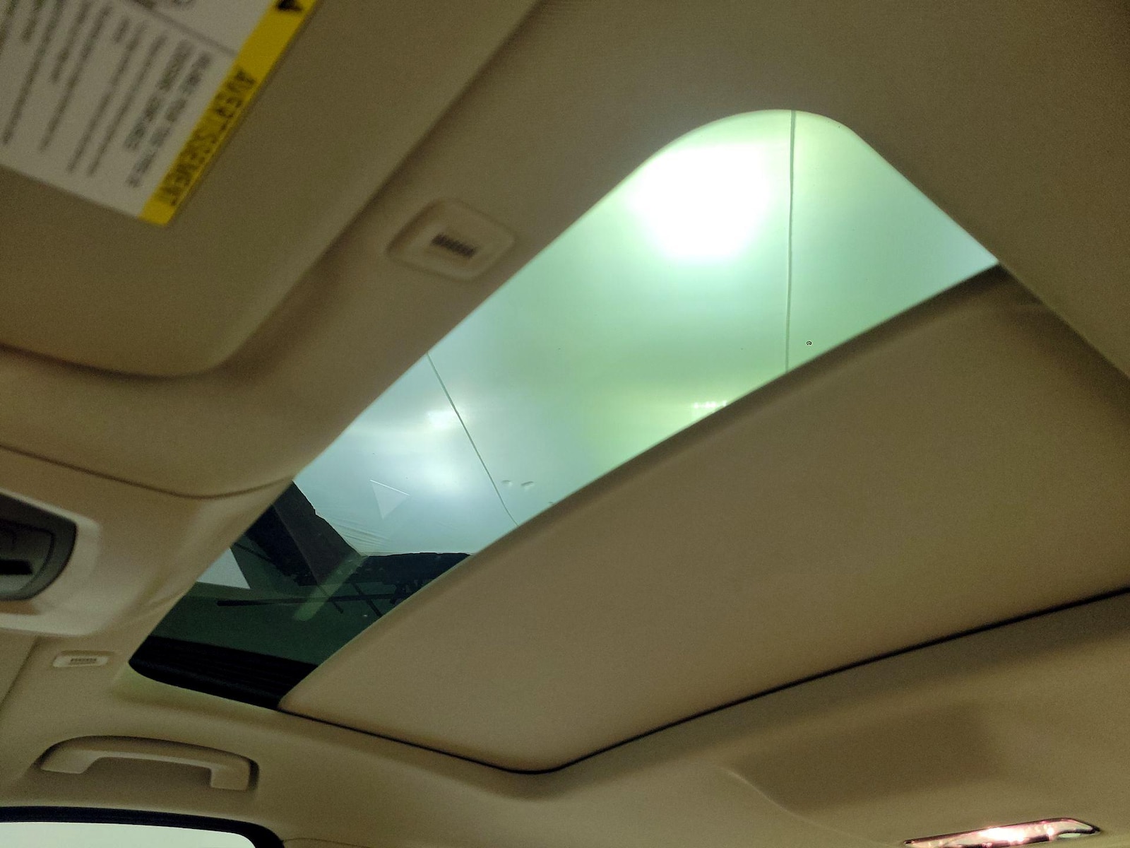 Sunroof(s) & Overhead Airbags