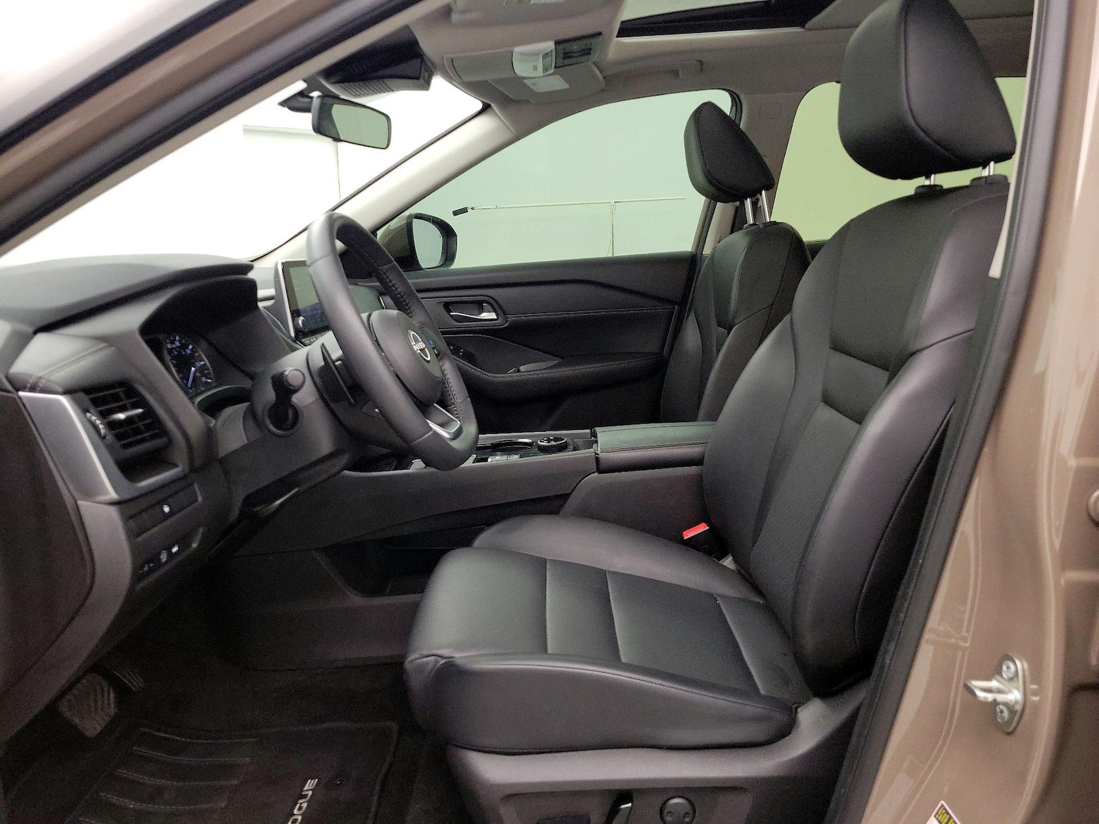 2024 Nissan Rogue SV - Photo 12