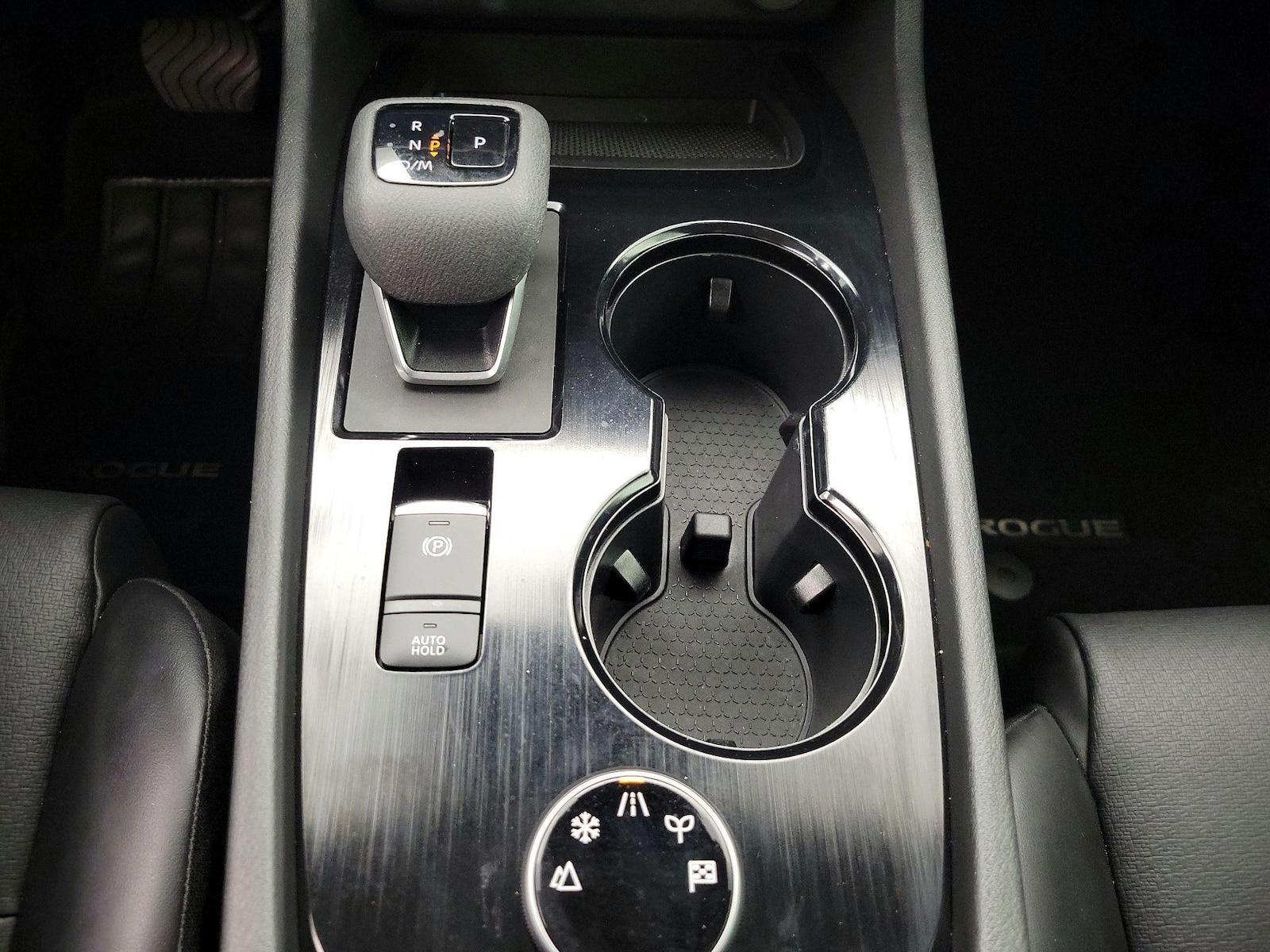 2024 Nissan Rogue SV - Photo 18