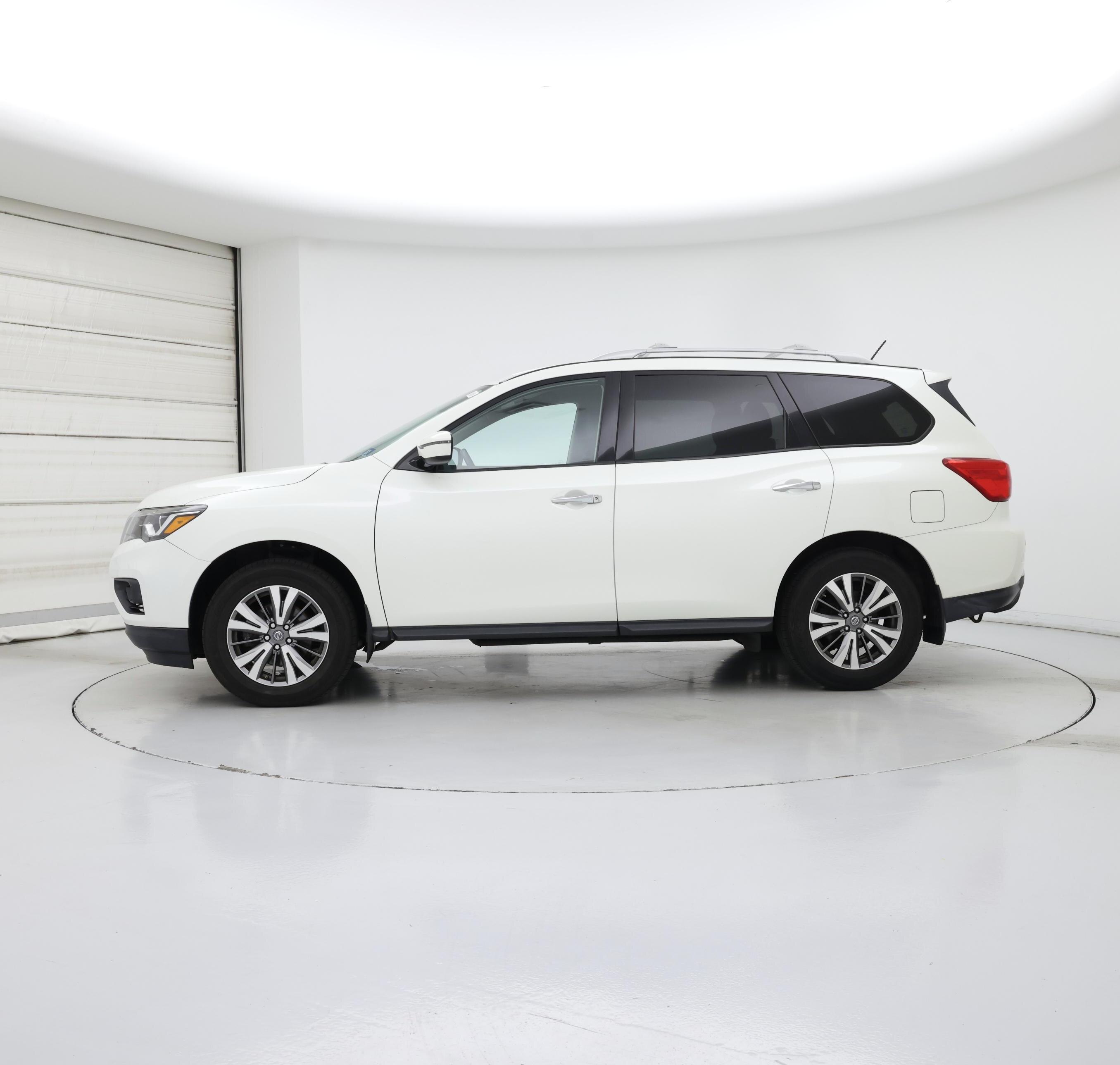 Thumbnail: 2018 Nissan Pathfinder - 3