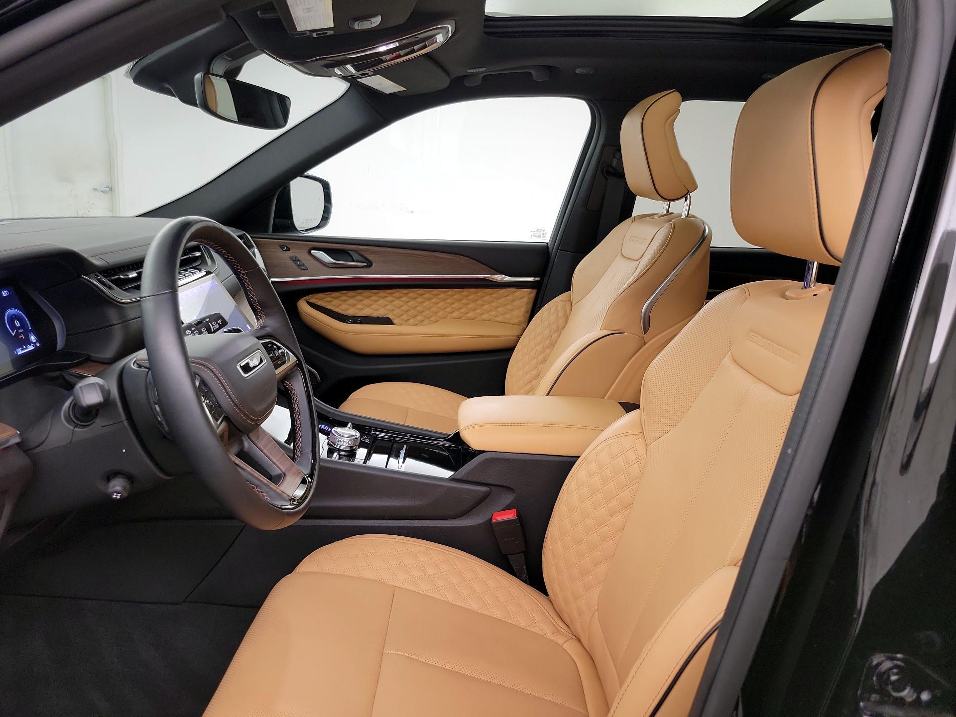 Thumbnail: 2025 Jeep Grand Cherokee - 9