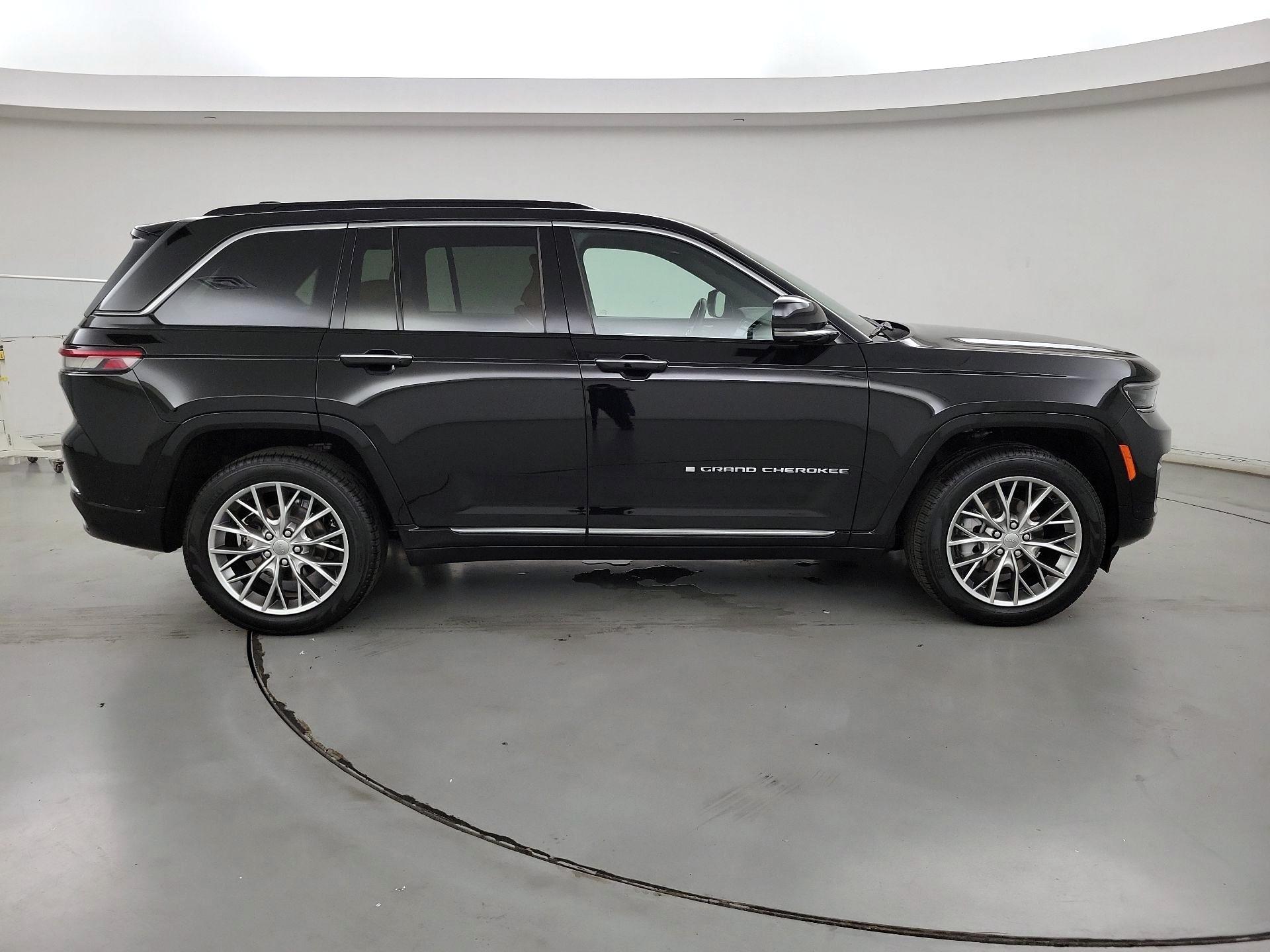 Thumbnail: 2025 Jeep Grand Cherokee - 4