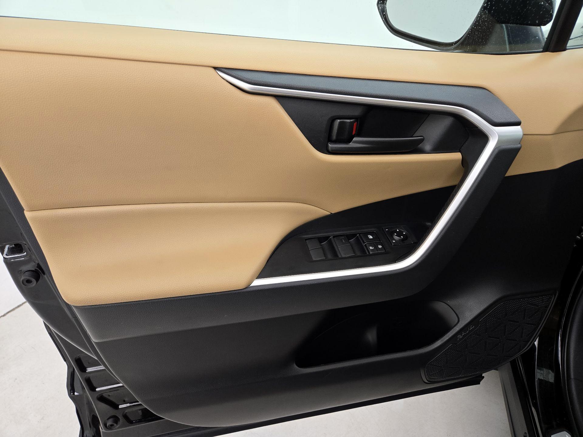 Thumbnail: 2023 Toyota RAV4 - 12