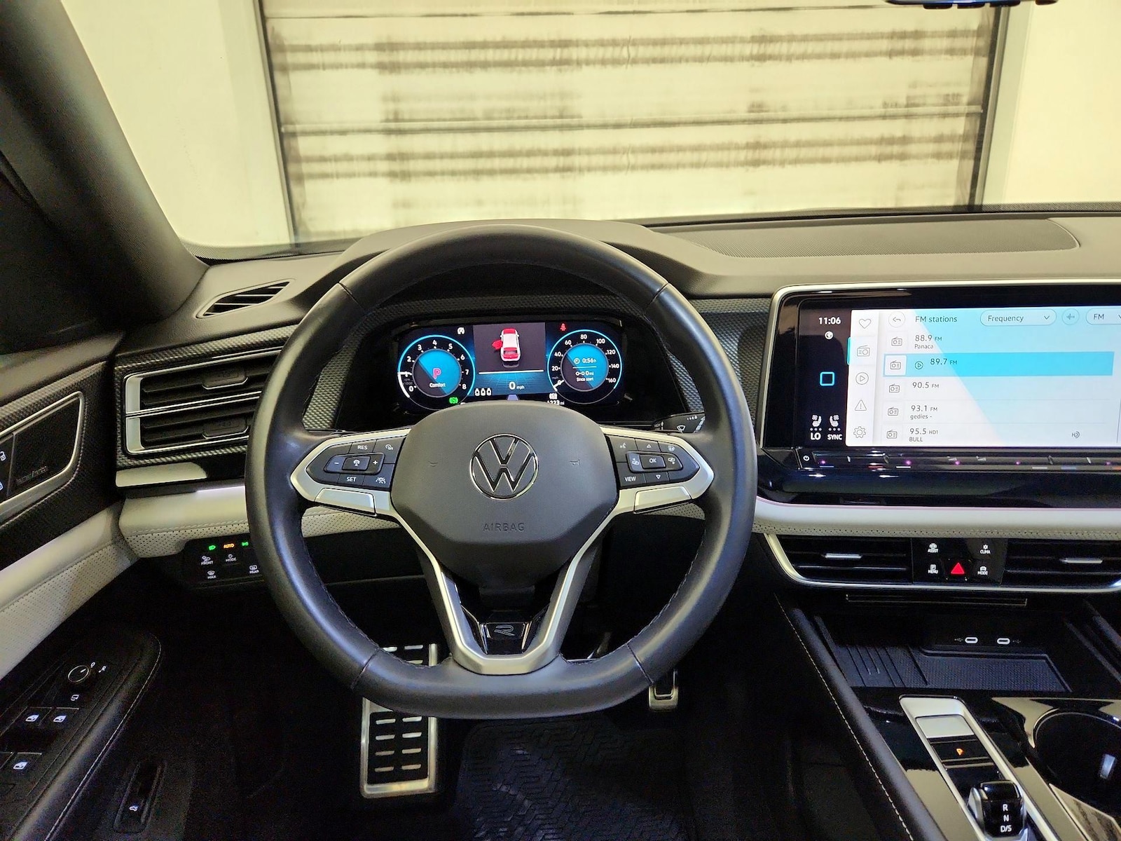 2025 Volkswagen Atlas Cross Sport SEL Premium R-LINE - Photo 11