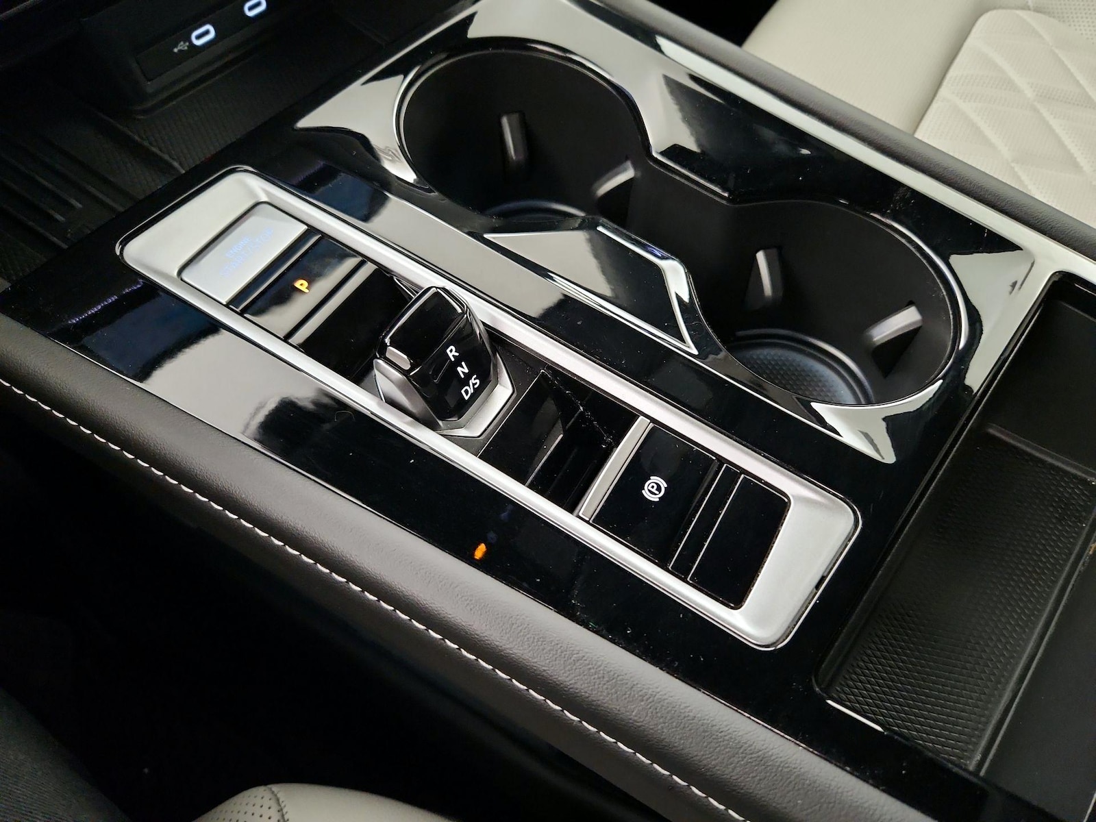 2025 Volkswagen Atlas Cross Sport SEL Premium R-LINE - Photo 18