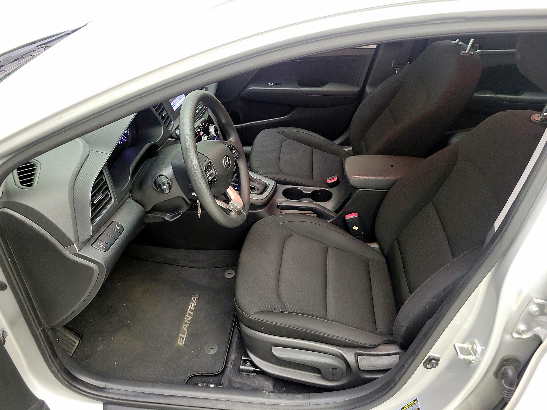 Thumbnail: 2019 Hyundai Elantra - 11