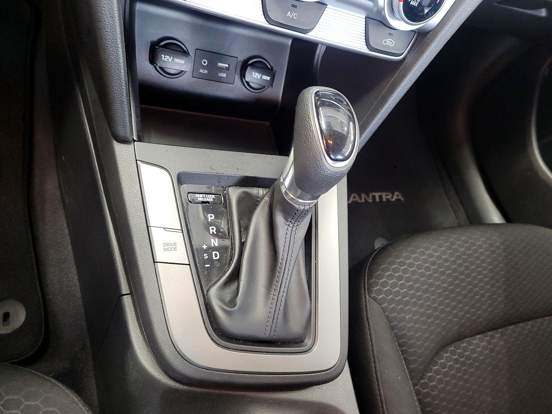 Thumbnail: 2019 Hyundai Elantra - 17