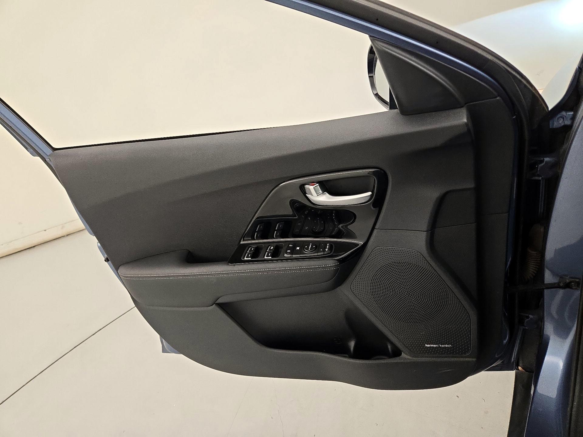 Thumbnail: 2022 Kia Niro - 12
