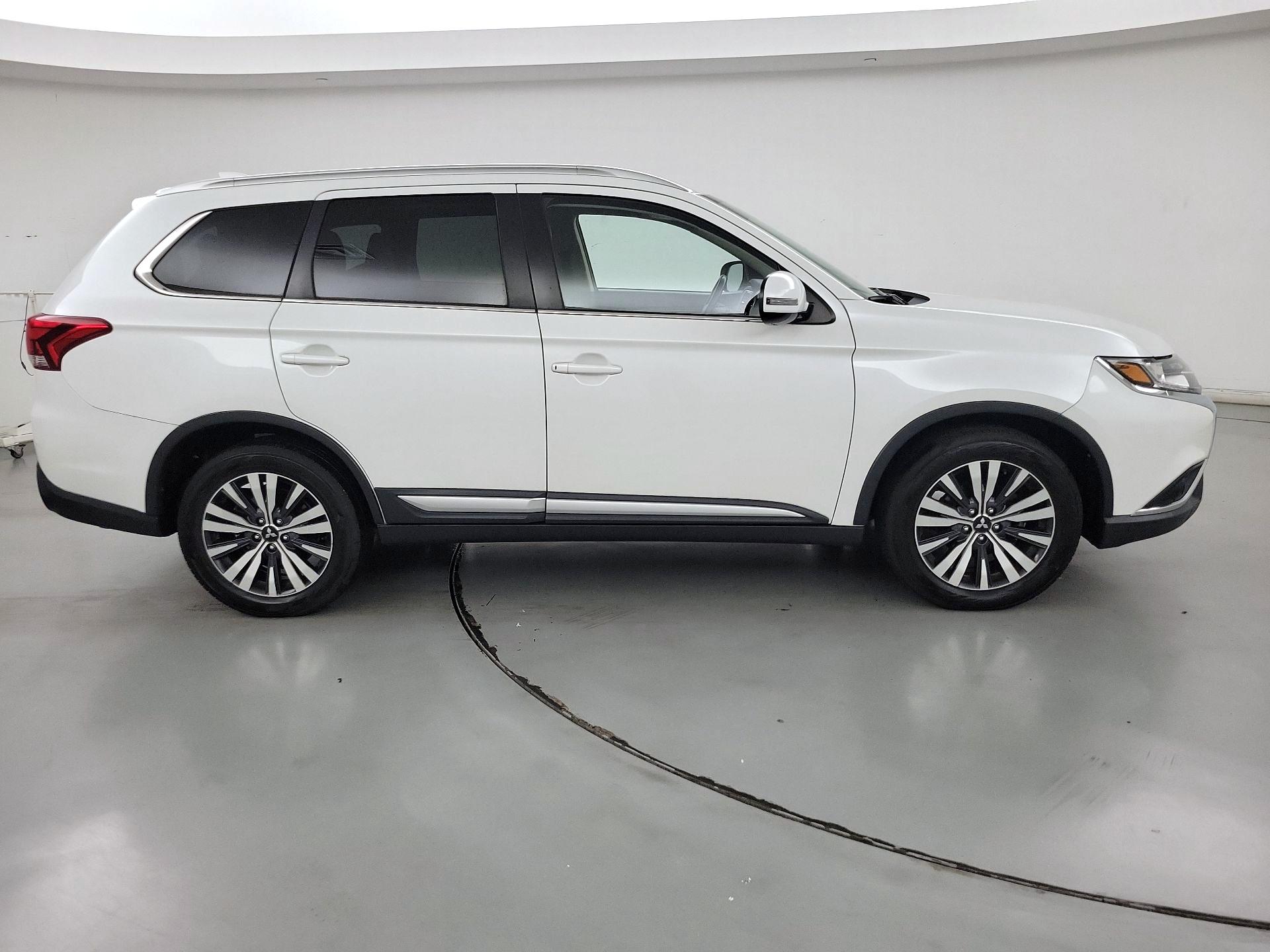 Thumbnail: 2019 Mitsubishi Outlander - 4