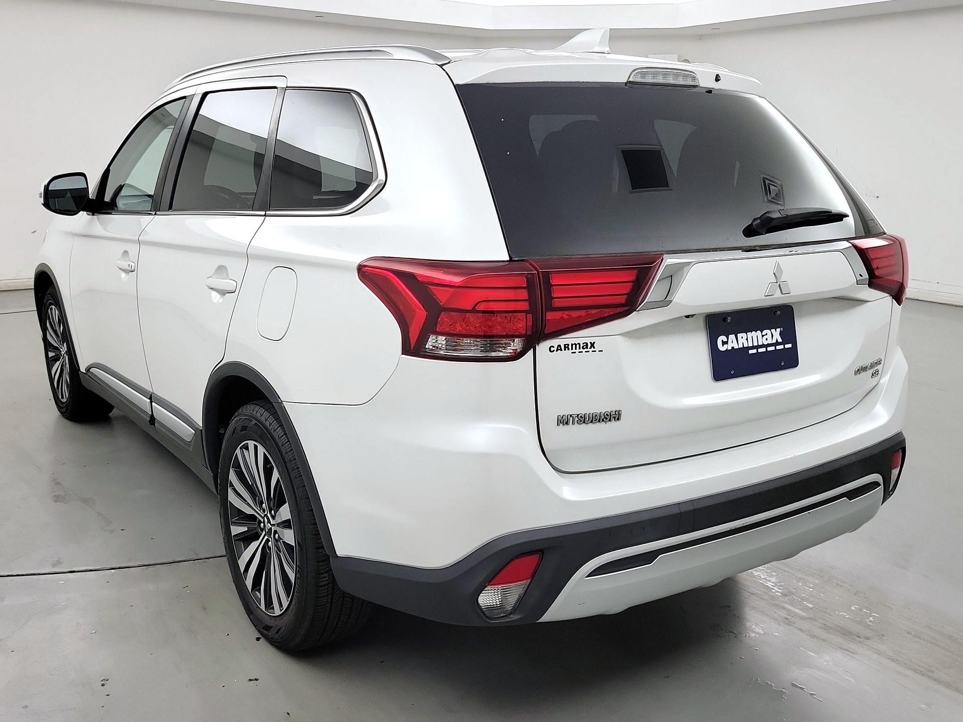 Thumbnail: 2019 Mitsubishi Outlander - 7