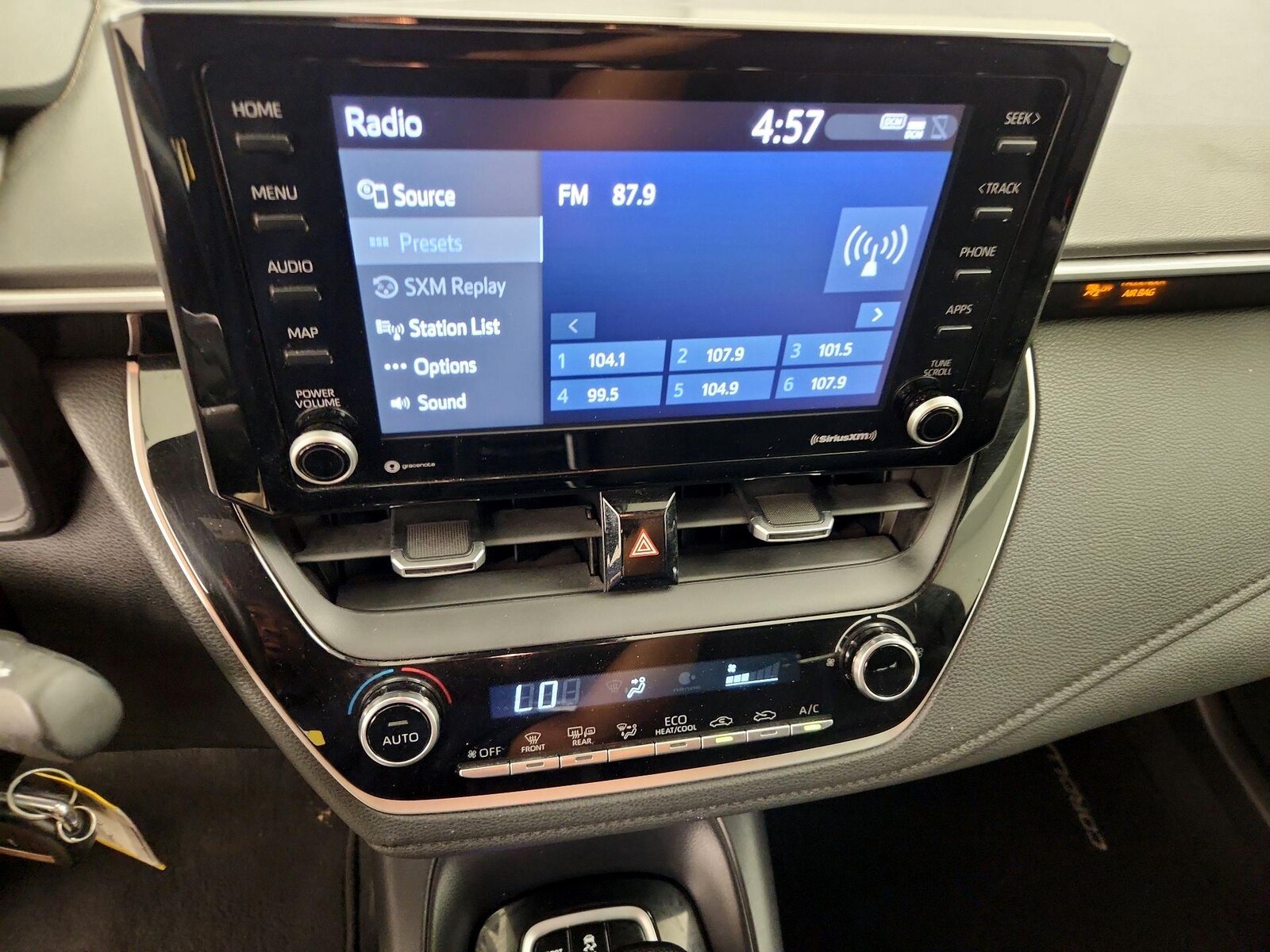 2022 Toyota Corolla SE - Photo 16