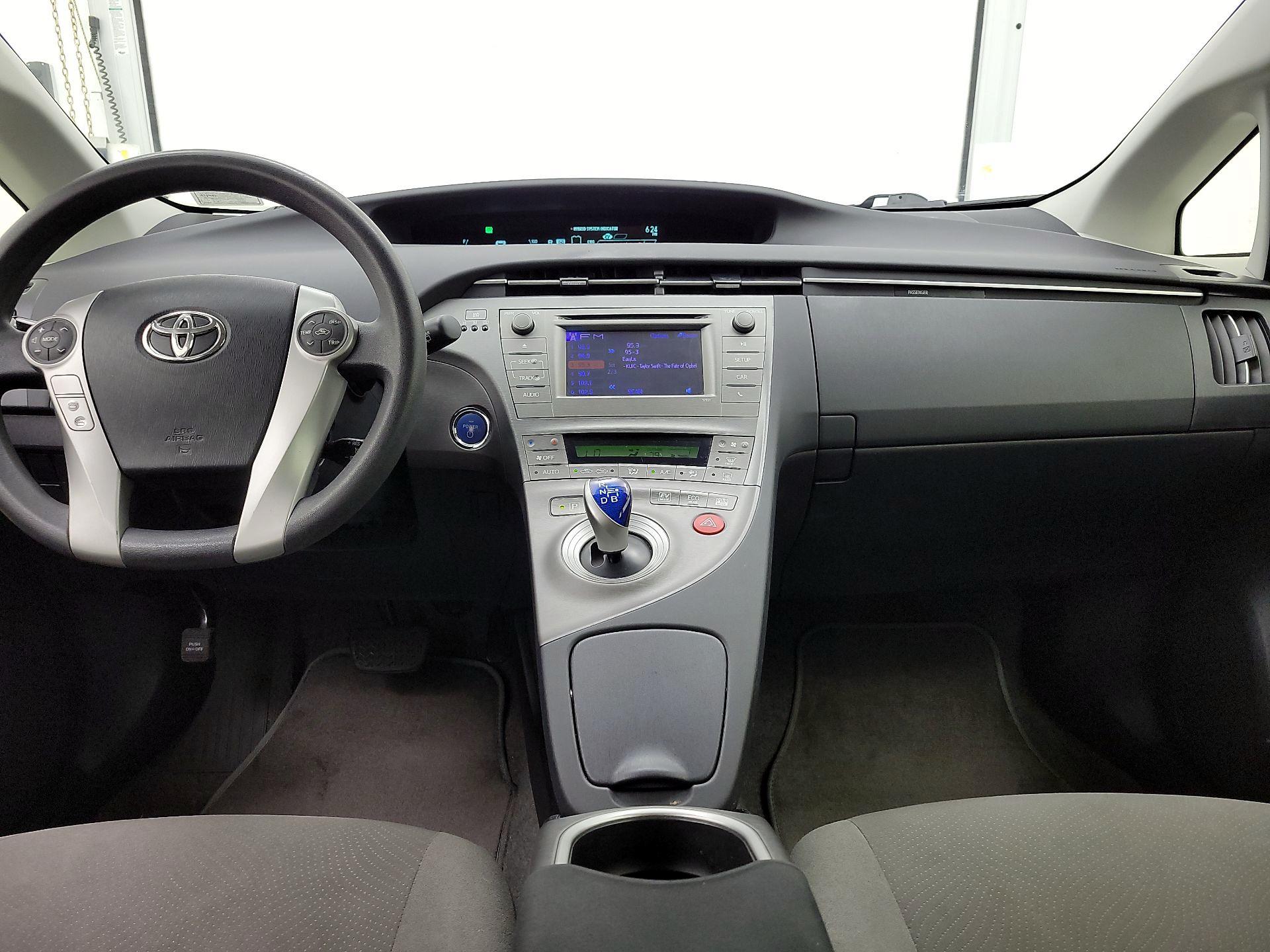 Thumbnail: 2015 Toyota Prius - 9