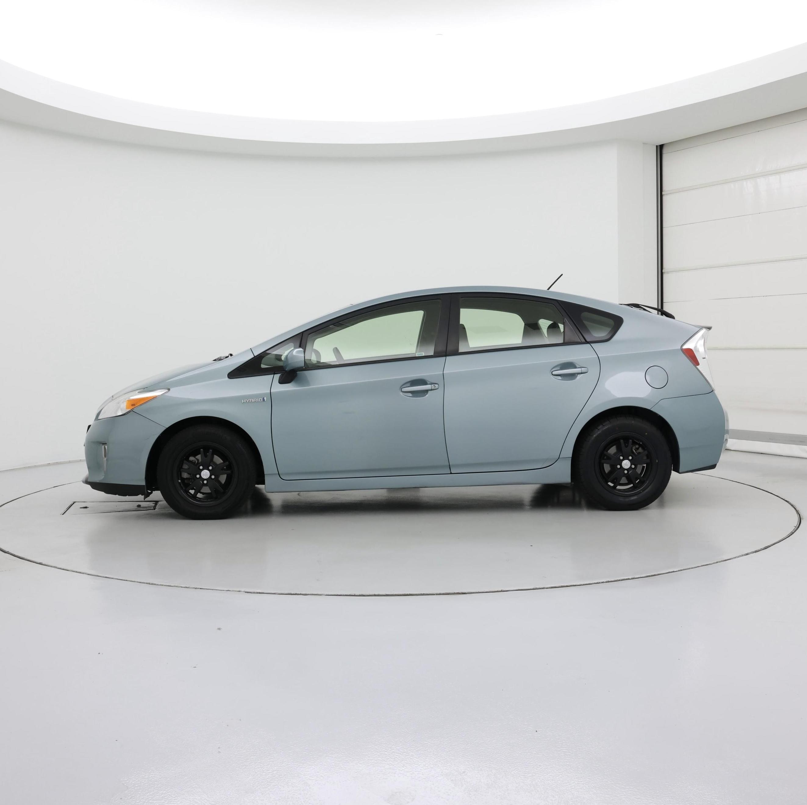 Thumbnail: 2015 Toyota Prius - 3