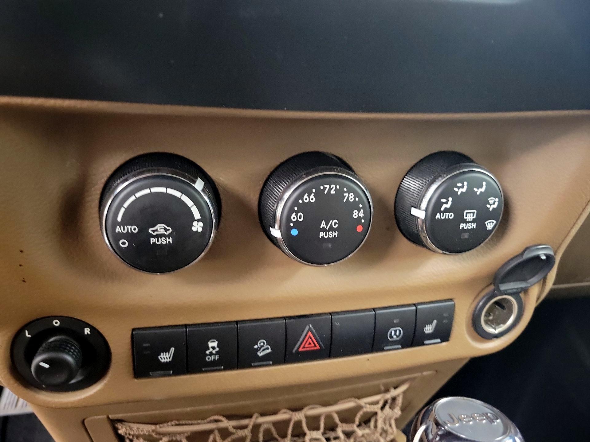 Thumbnail: 2015 Jeep Wrangler - 15