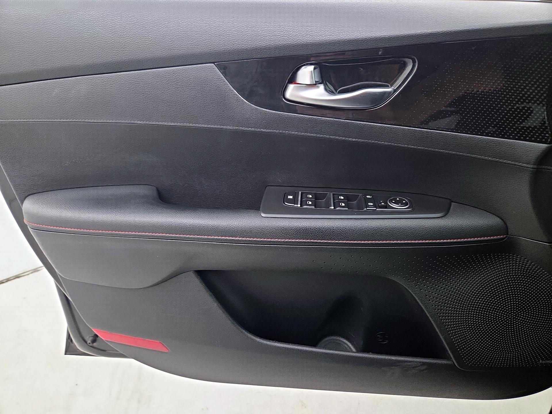 Thumbnail: 2023 Kia Forte - 12