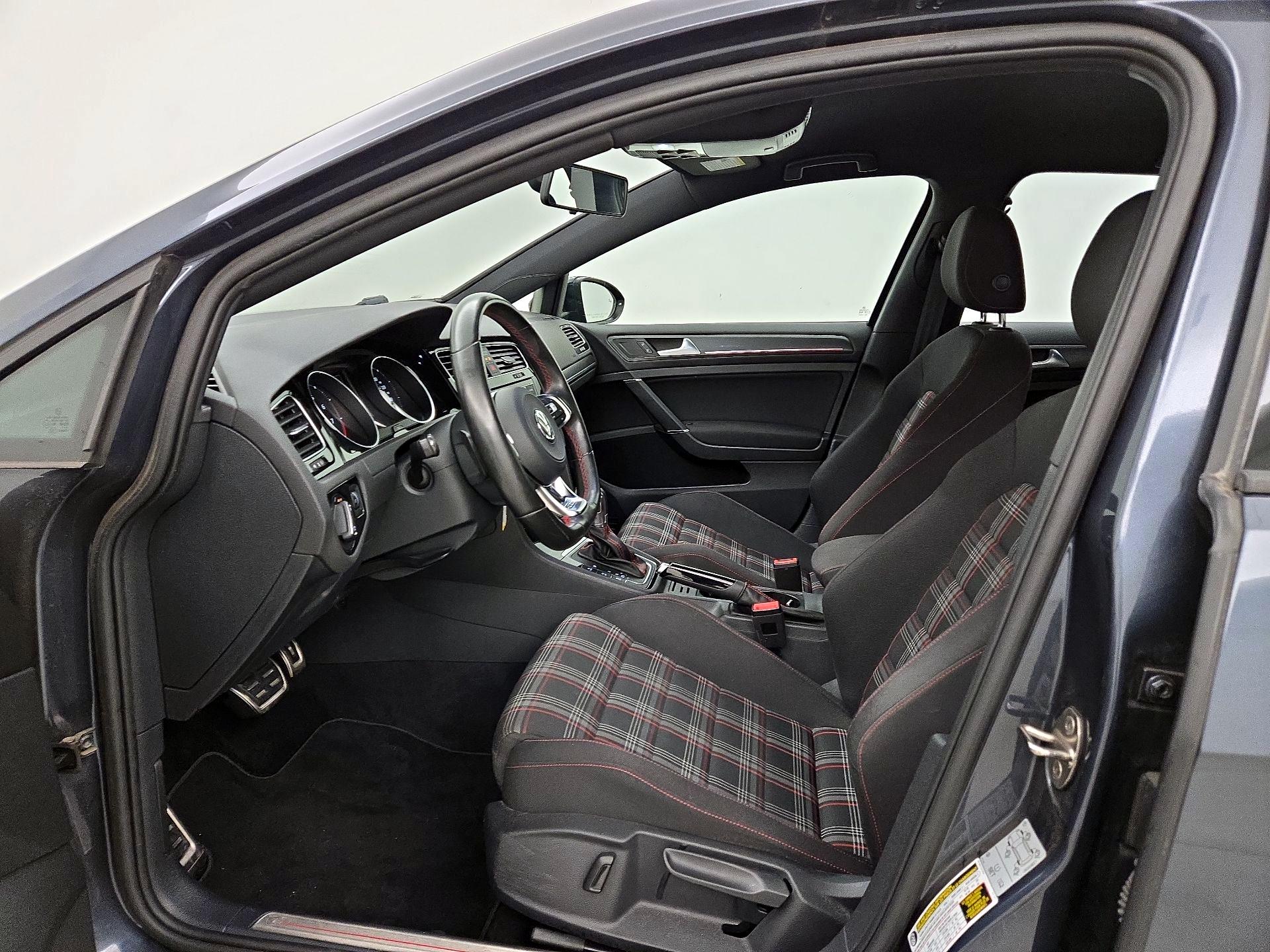 Thumbnail: 2019 Volkswagen Golf - 11