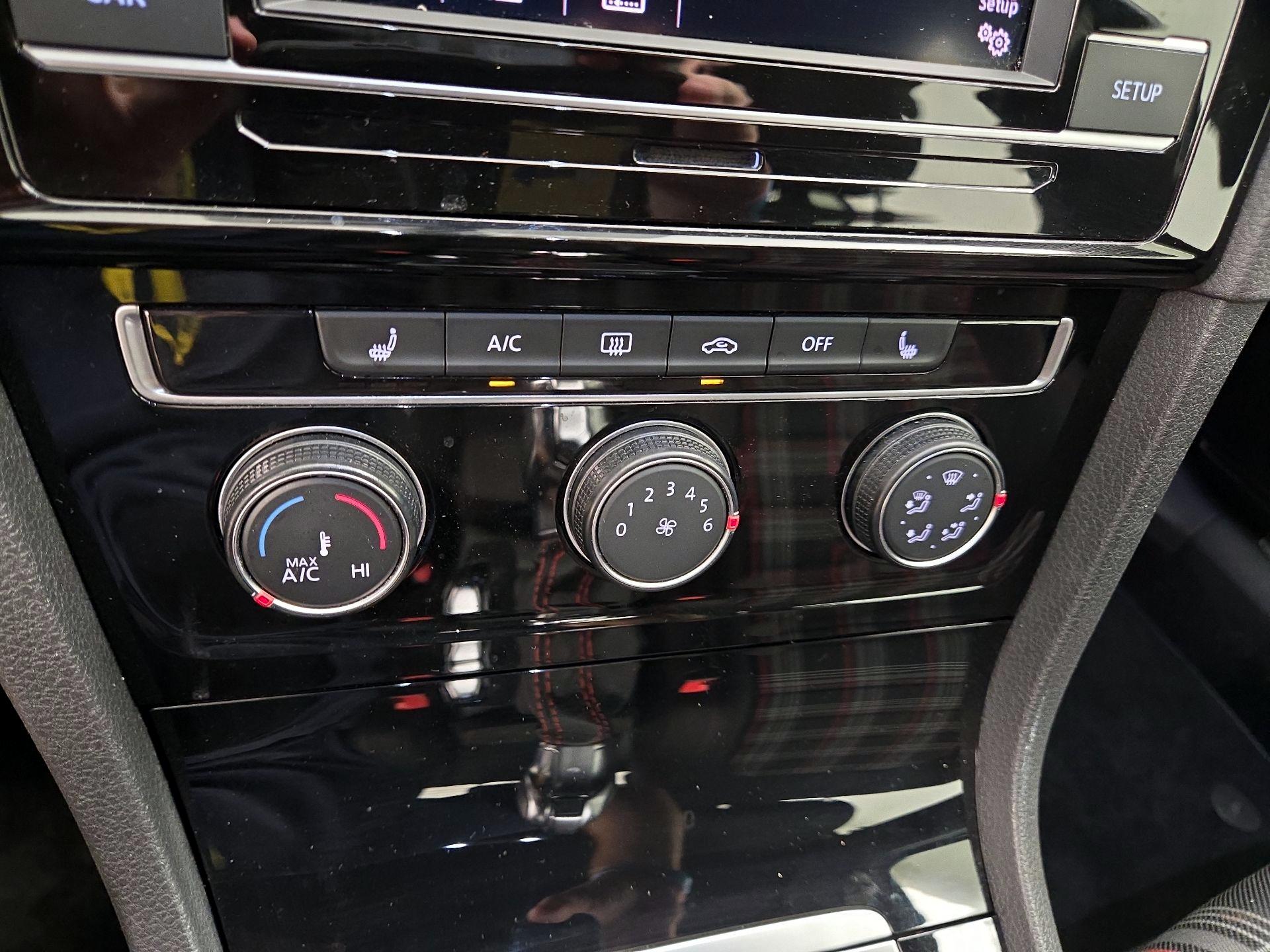 Thumbnail: 2019 Volkswagen Golf - 16
