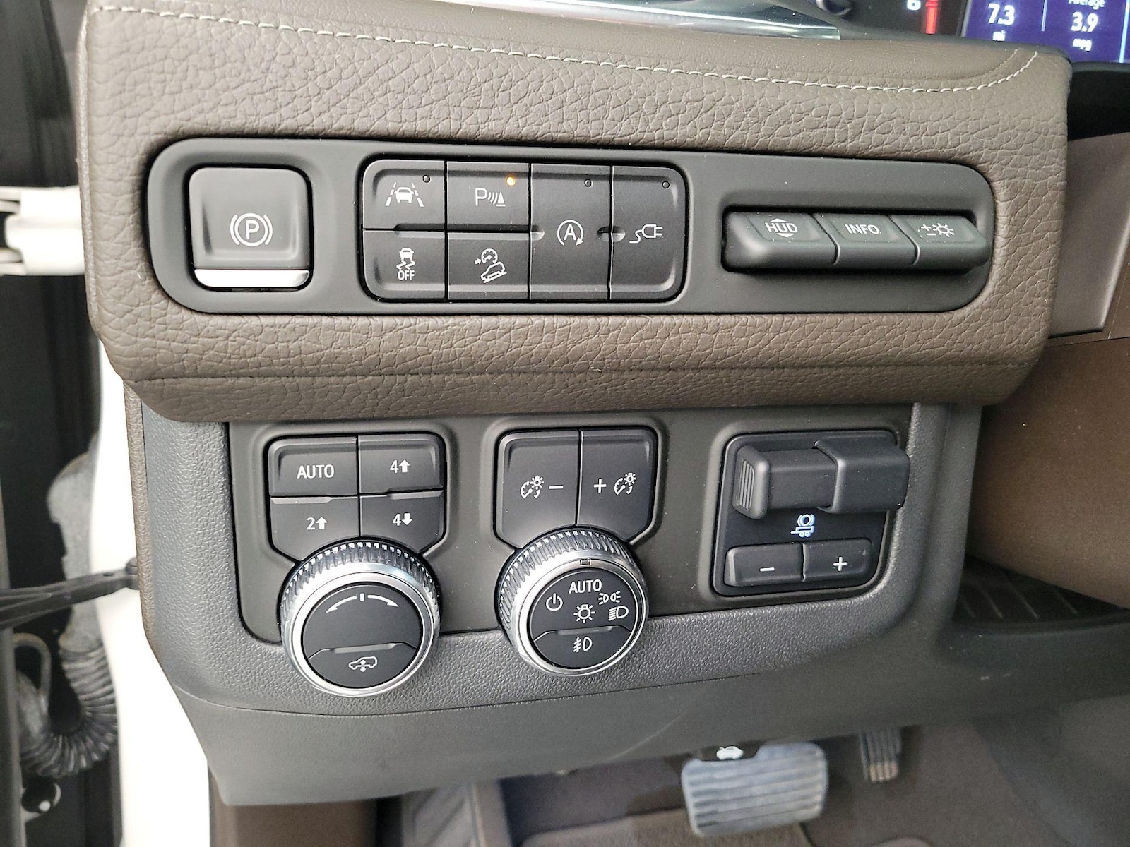 2021 GMC Yukon Denali - Photo 14