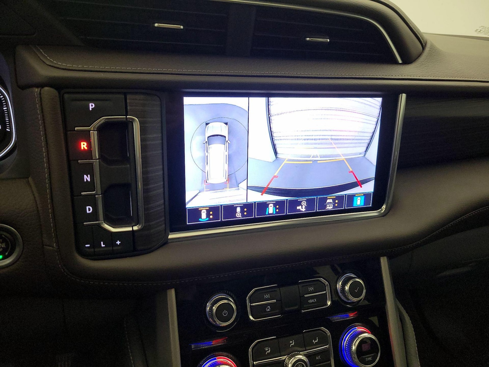 2021 GMC Yukon Denali - Photo 16