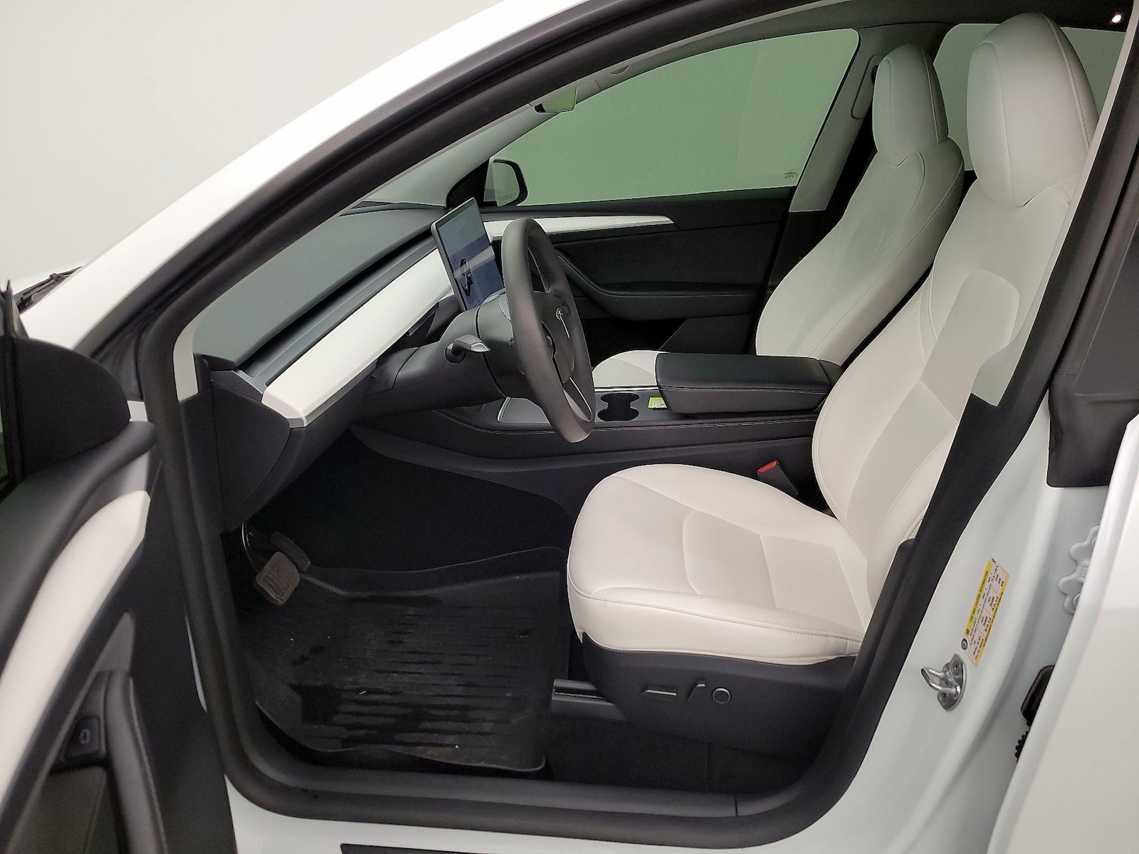 2025 Tesla Model Y Long Range - Photo 12