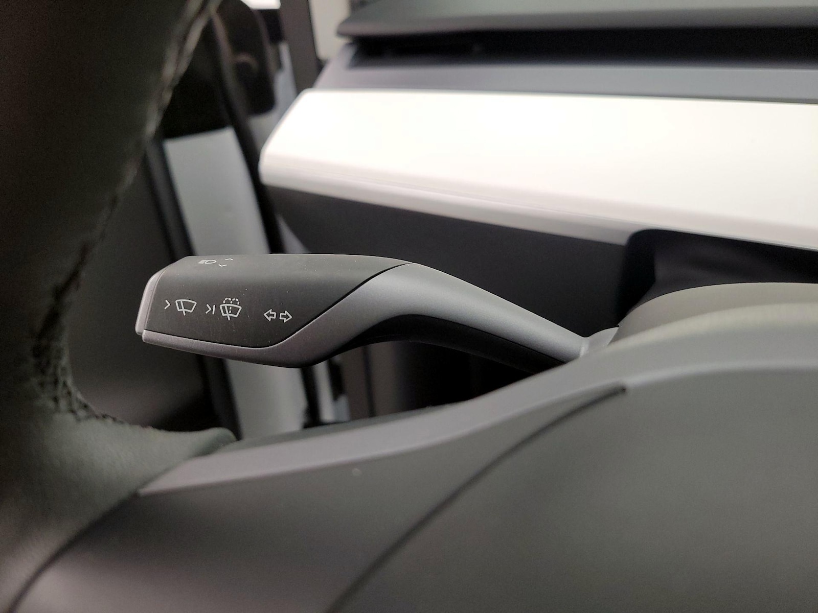 2025 Tesla Model Y Long Range - Photo 14