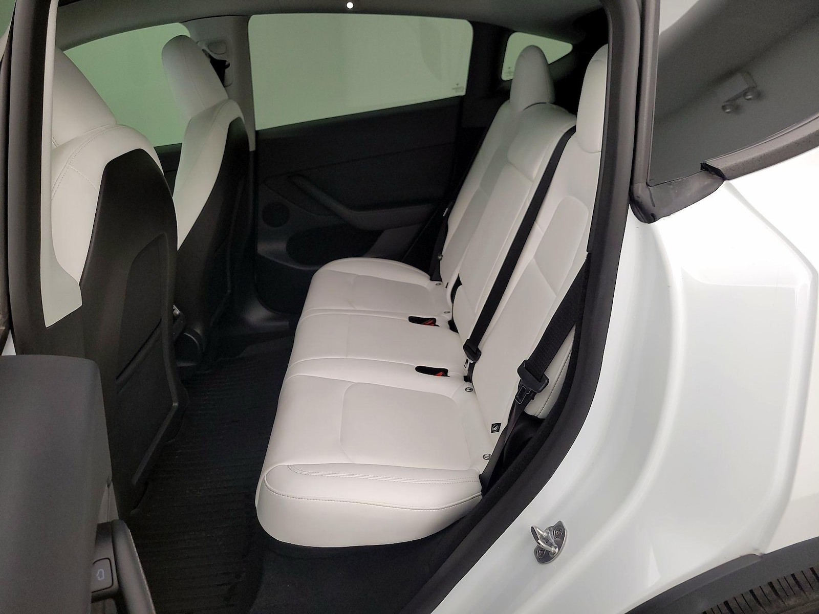 2025 Tesla Model Y Long Range - Photo 22