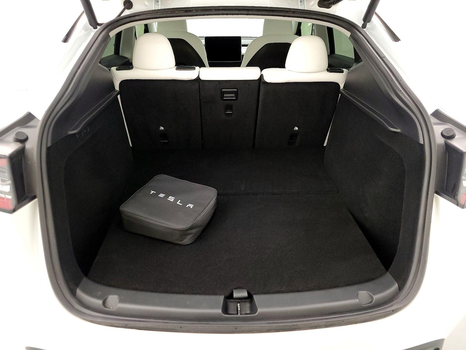 2025 Tesla Model Y Long Range - Photo 23