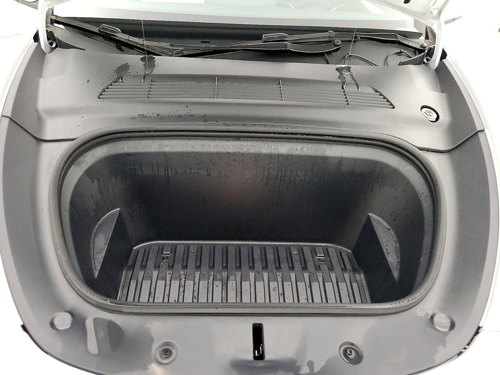 2025 Tesla Model Y Long Range - Photo 24