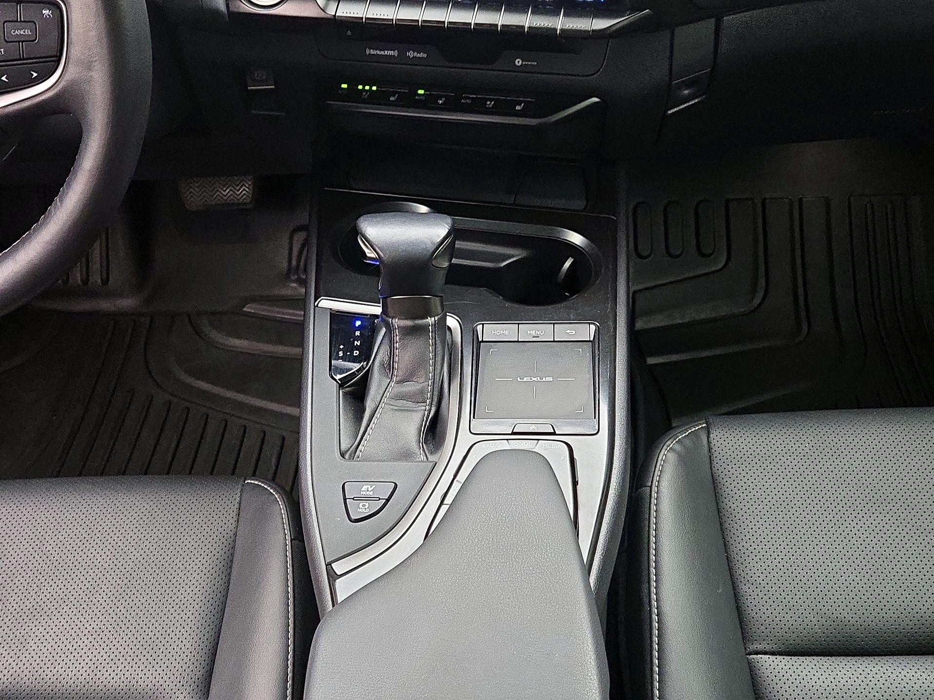 Thumbnail: 2020 Lexus UX - 16