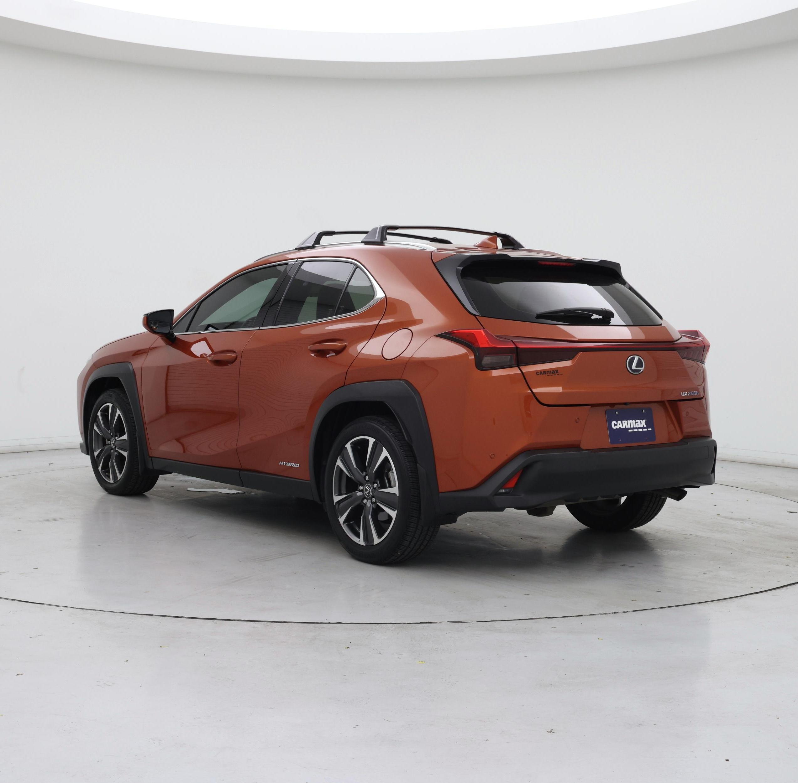 Thumbnail: 2020 Lexus UX - 2