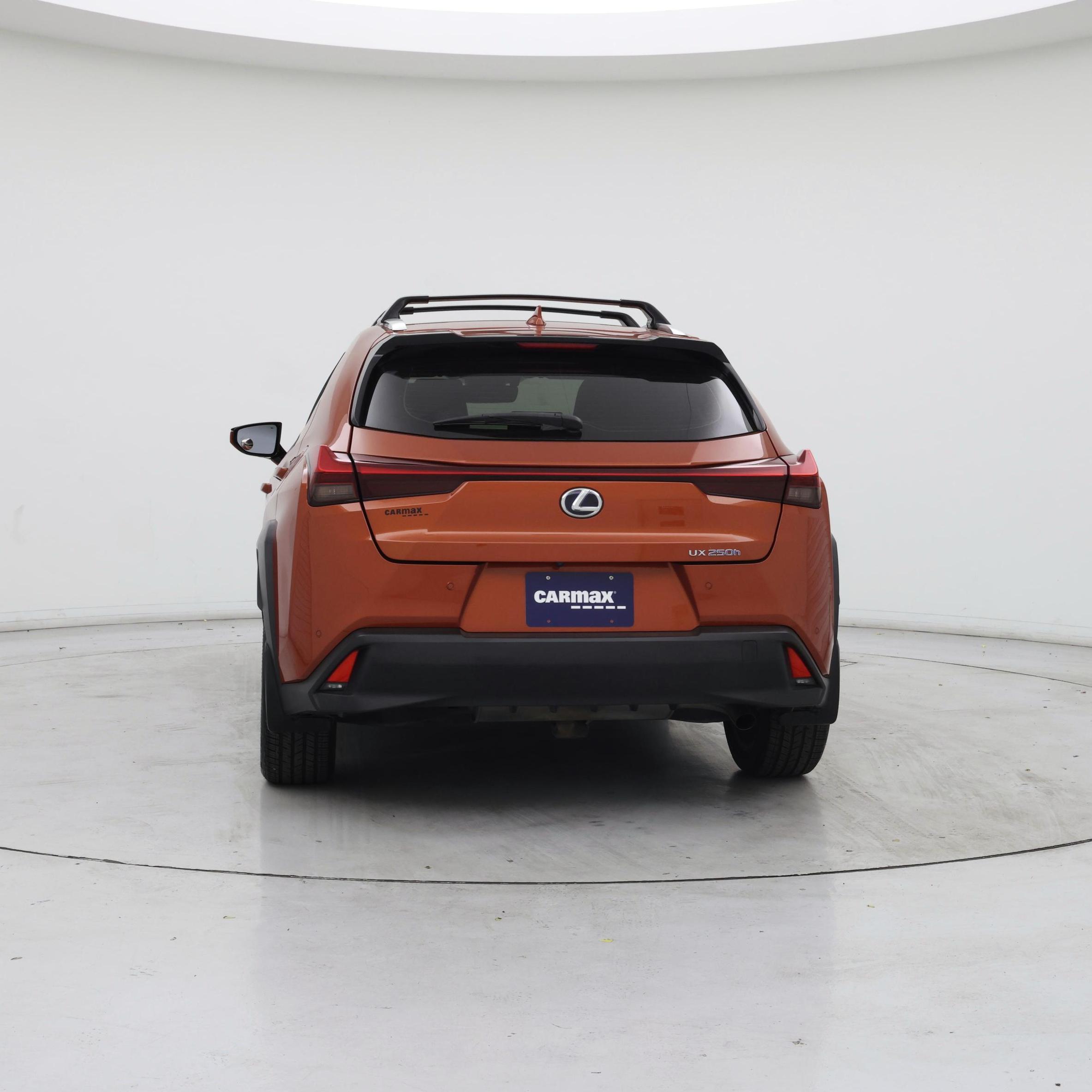 Thumbnail: 2020 Lexus UX - 6