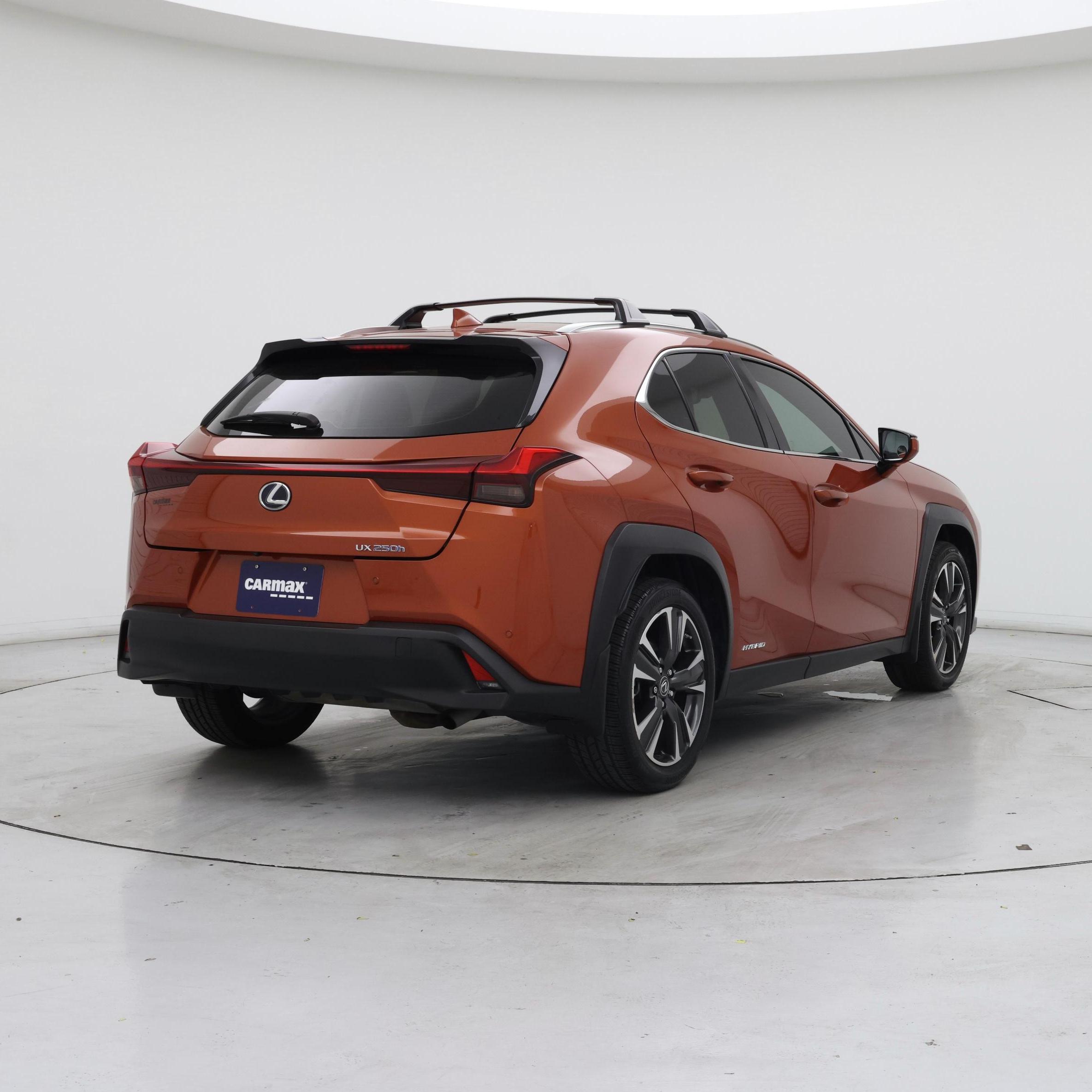 Thumbnail: 2020 Lexus UX - 8