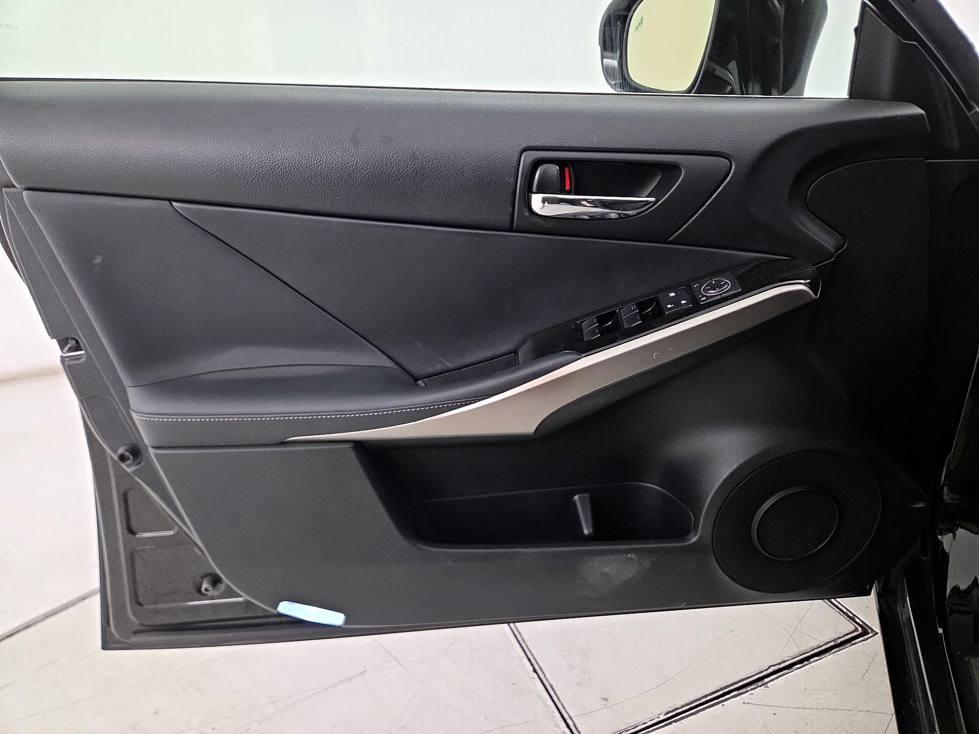 Thumbnail: 2015 Lexus IS - 12