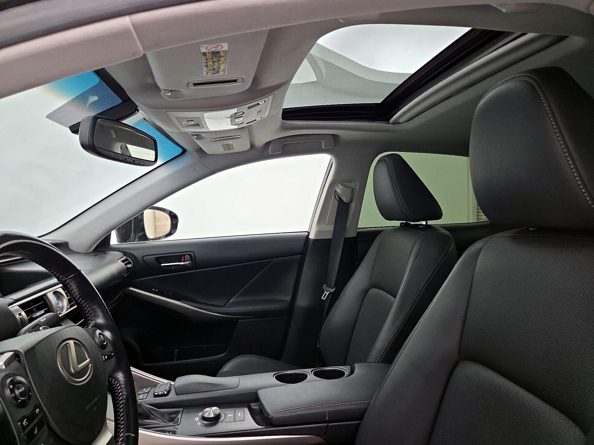 Thumbnail: 2015 Lexus IS - 20
