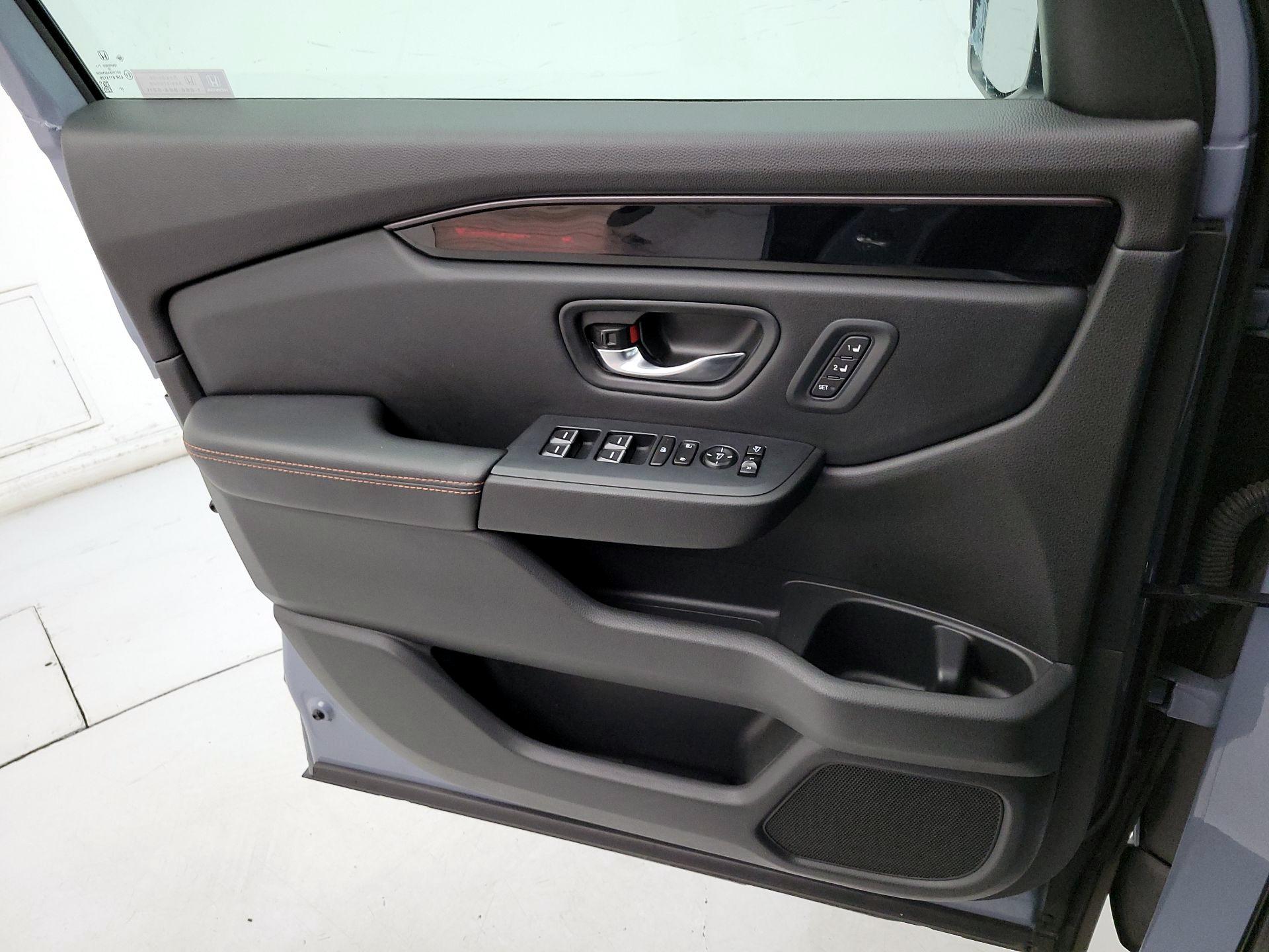 Thumbnail: 2023 Honda Pilot - 12