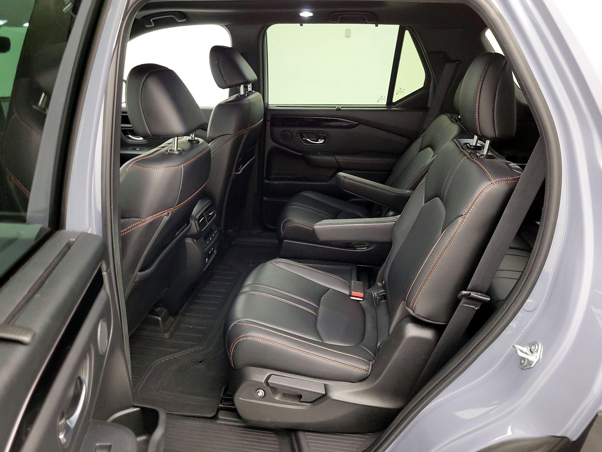 Thumbnail: 2023 Honda Pilot - 18