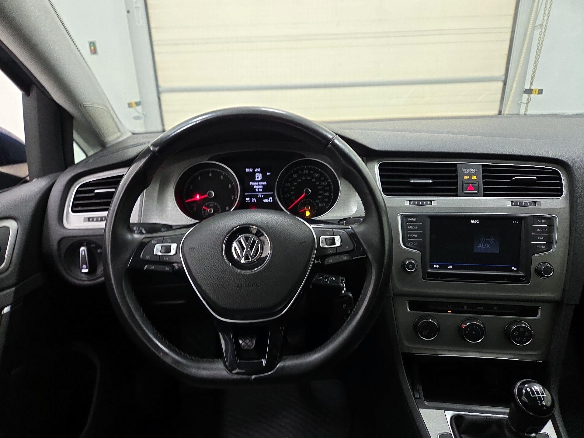 Thumbnail: 2017 Volkswagen Golf - 10