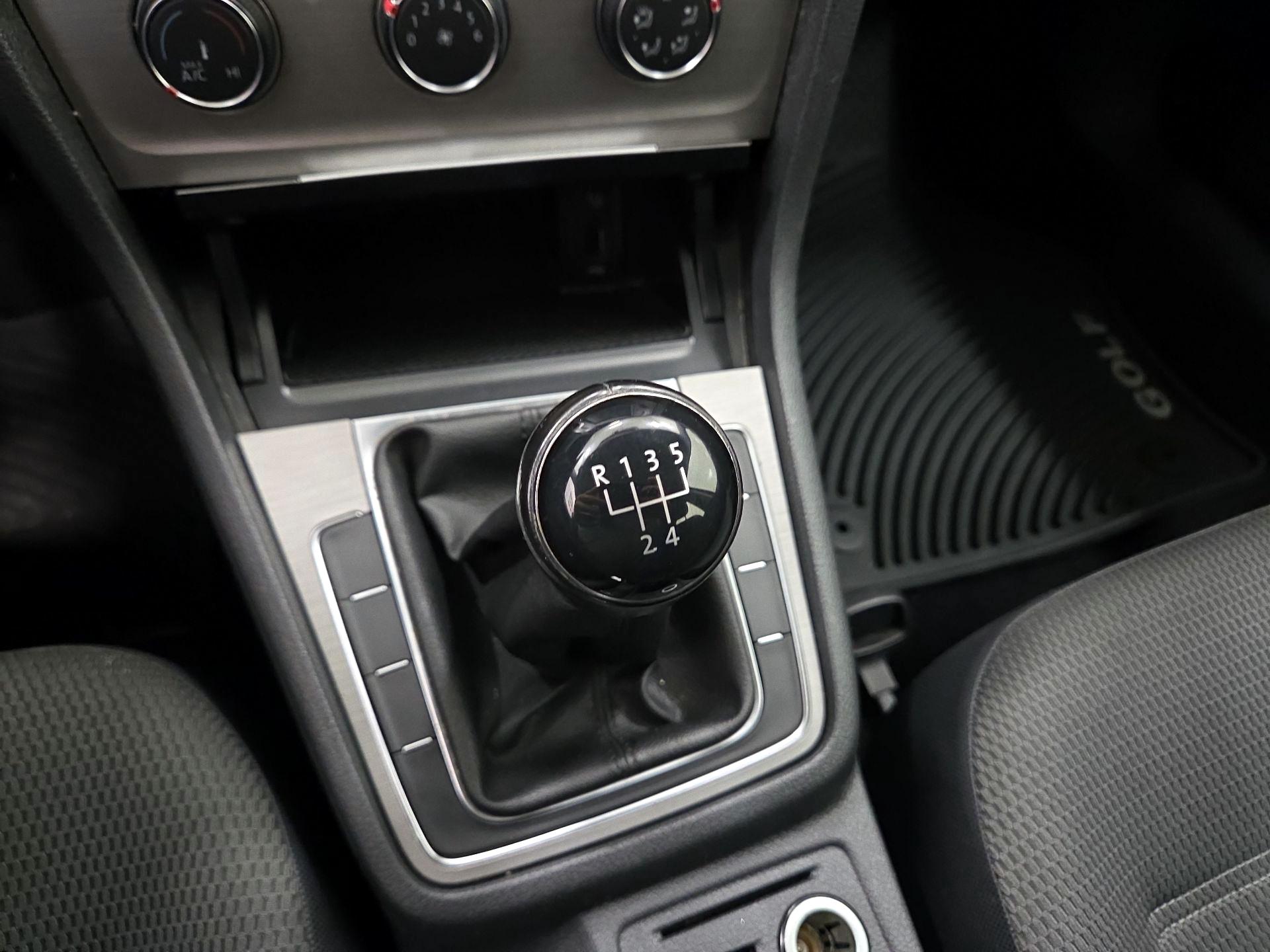 Thumbnail: 2017 Volkswagen Golf - 17