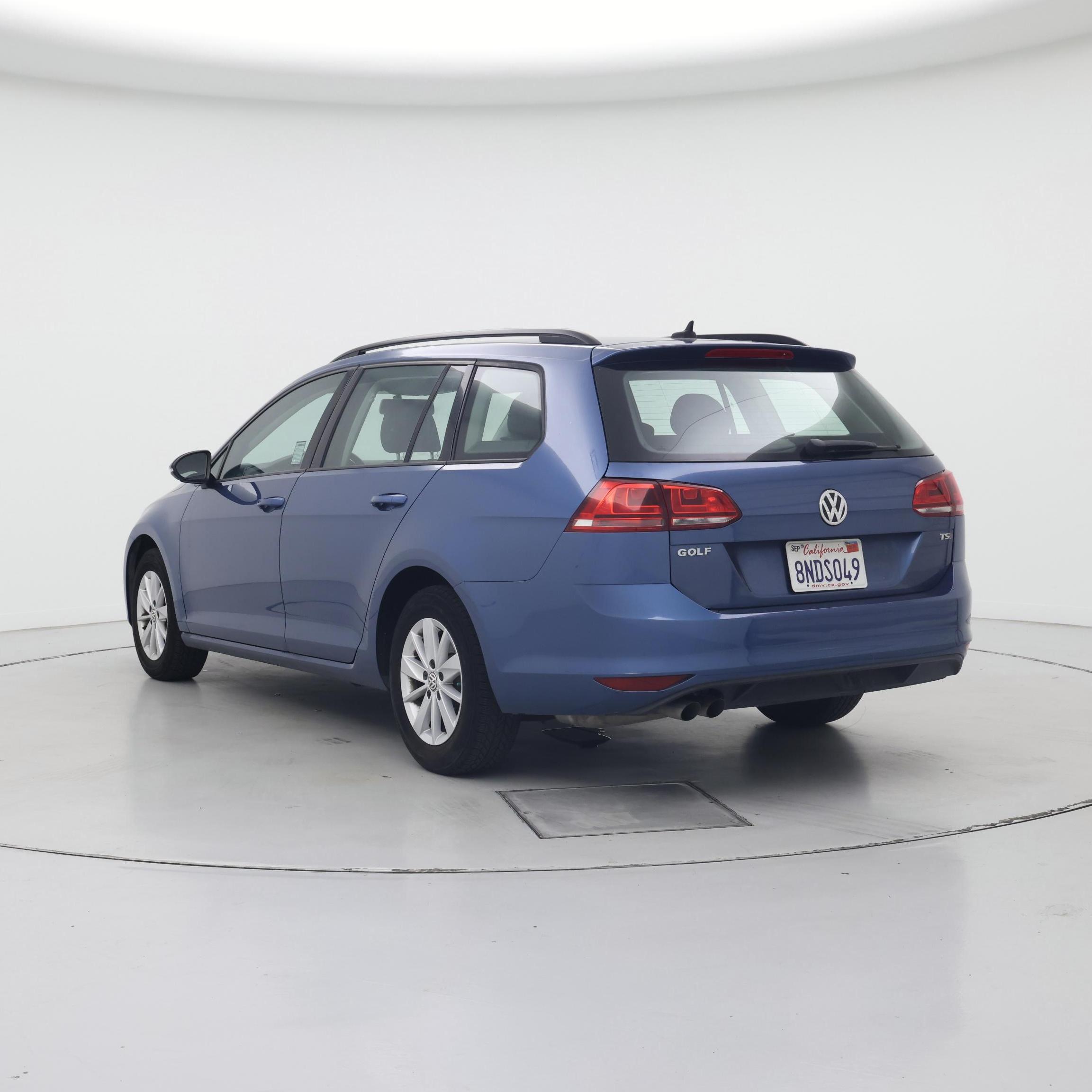 Thumbnail: 2017 Volkswagen Golf - 2