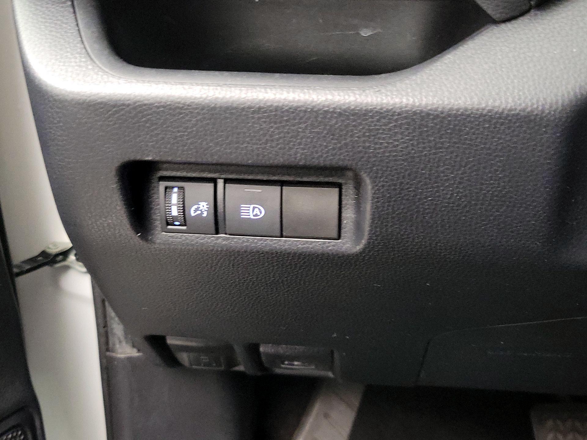 Thumbnail: 2020 Toyota RAV4 - 13