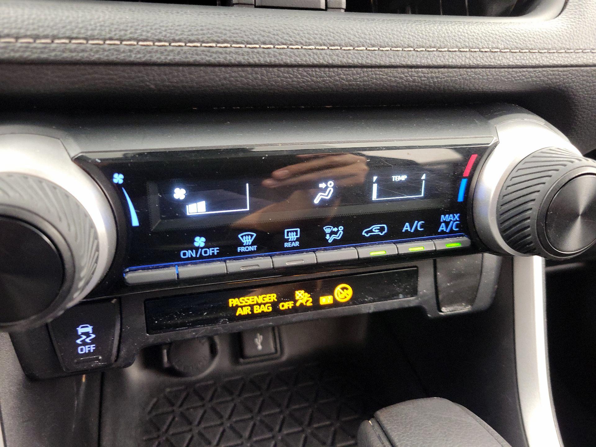 Thumbnail: 2020 Toyota RAV4 - 16