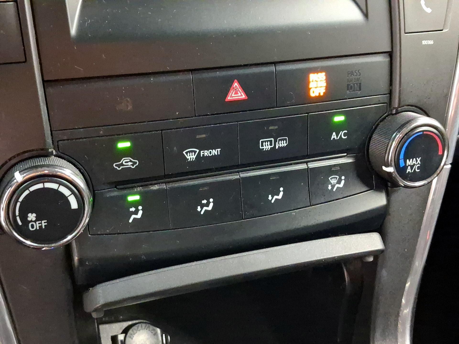 Thumbnail: 2015 Toyota Camry - 14