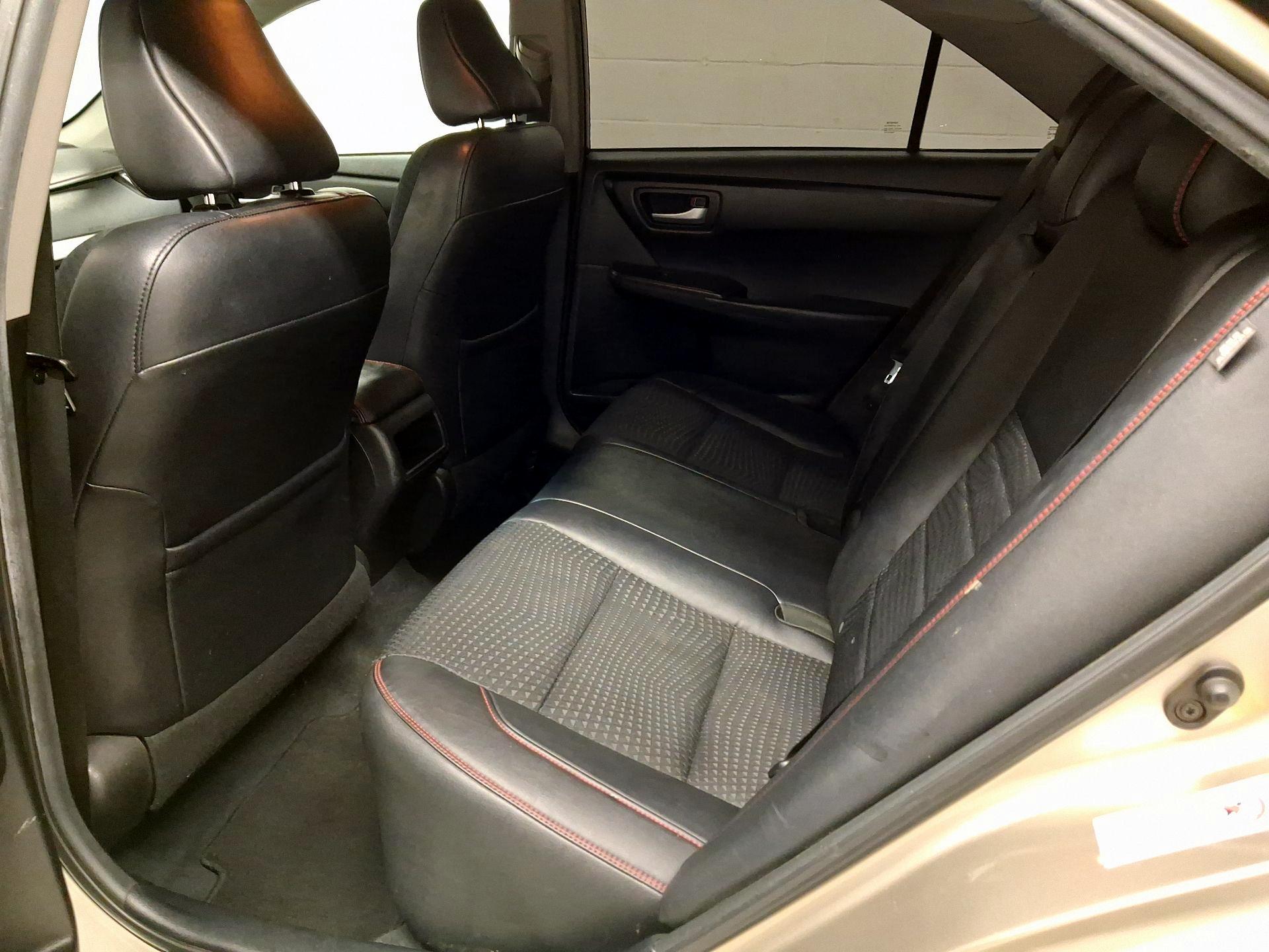 Thumbnail: 2015 Toyota Camry - 17