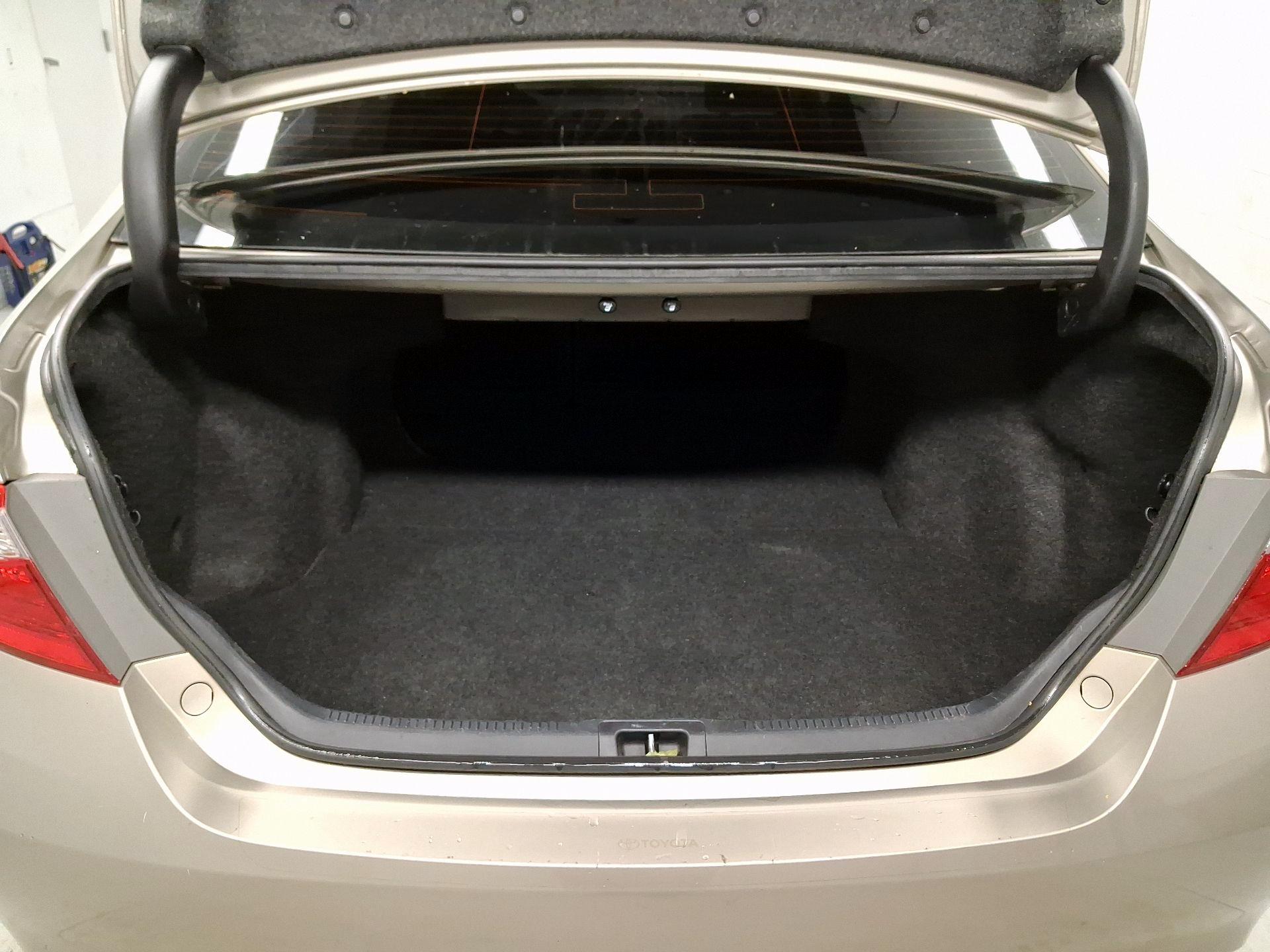 Thumbnail: 2015 Toyota Camry - 18