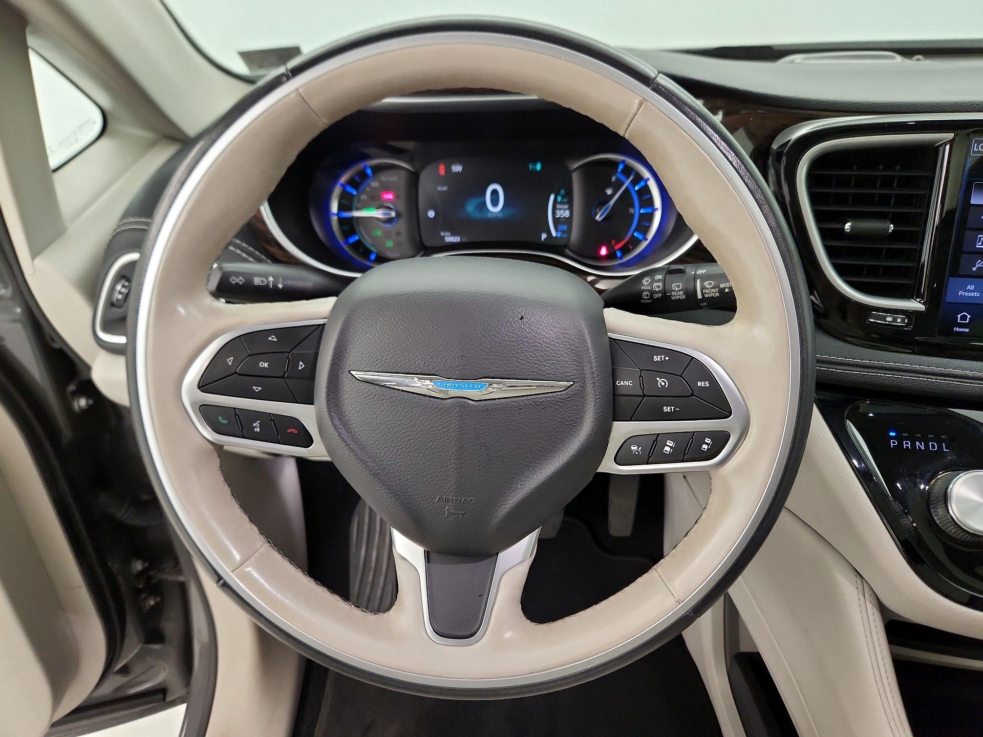 Thumbnail: 2021 Chrysler Pacifica - 10