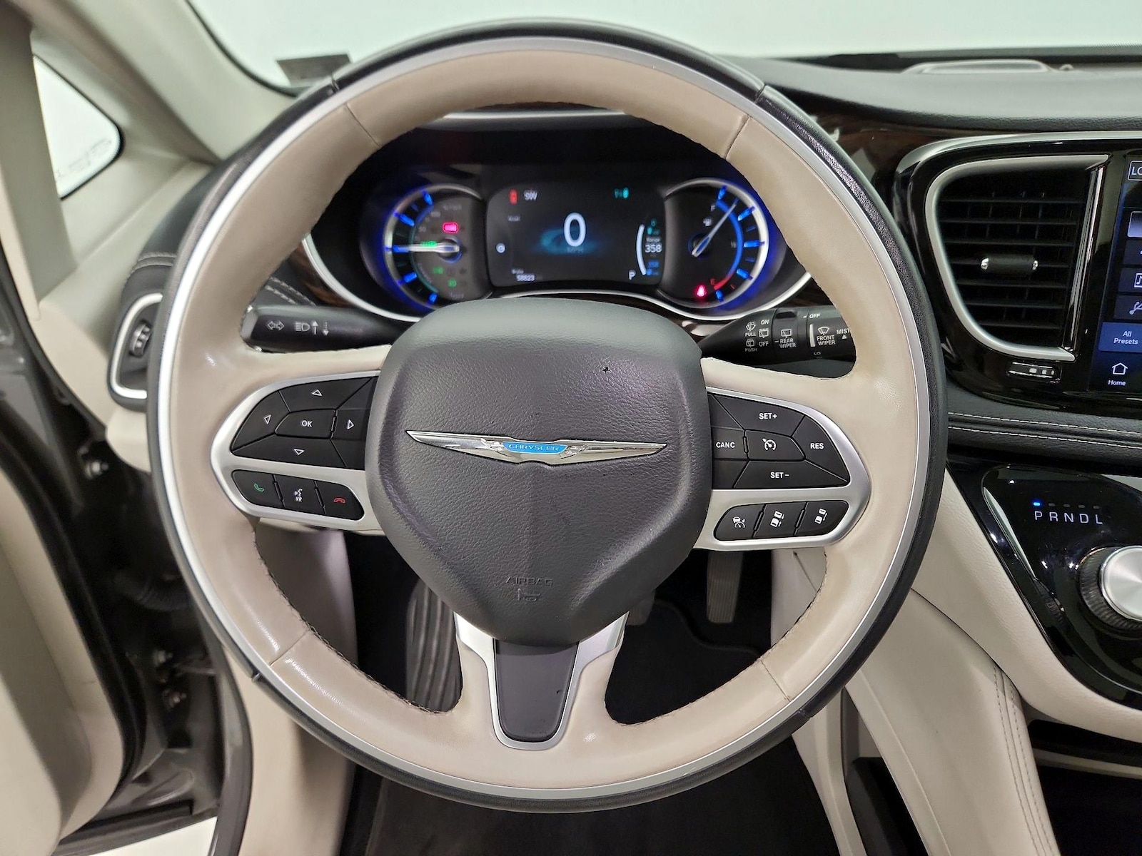 2021 Chrysler Pacifica Hybrid Limited - Photo 11