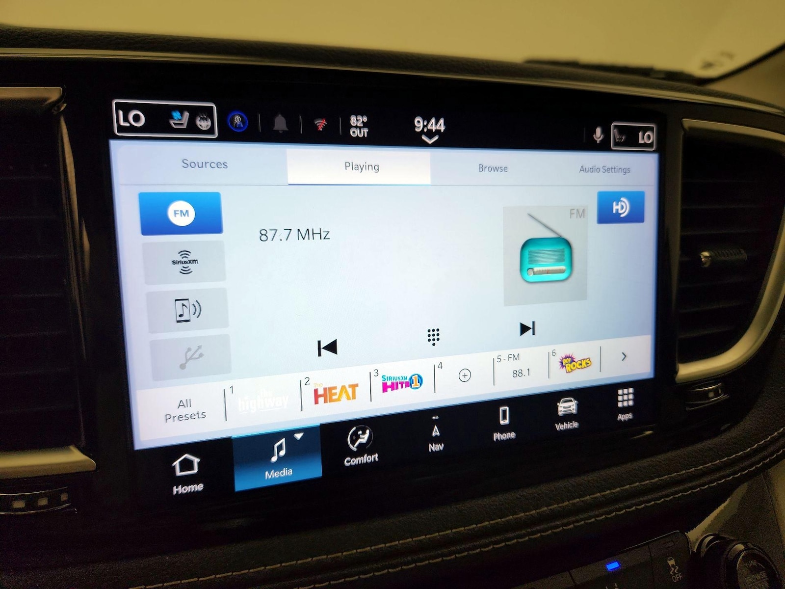 2021 Chrysler Pacifica Hybrid Limited - Photo 16